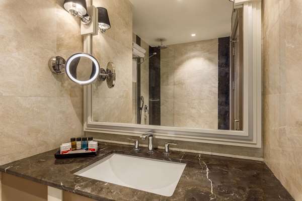Guest Room,Bathroom,On-Site