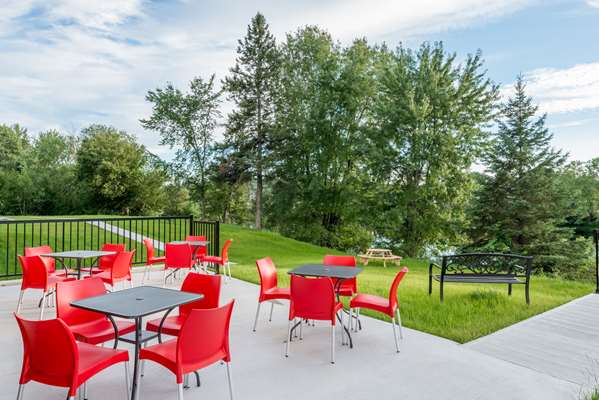  - Super 8 Hotel Mont Laurier