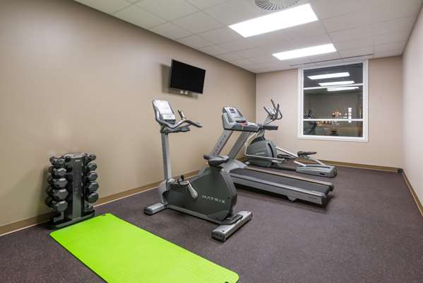 Fitness/ Exercise Room - Super 8 Hotel Mont Laurier