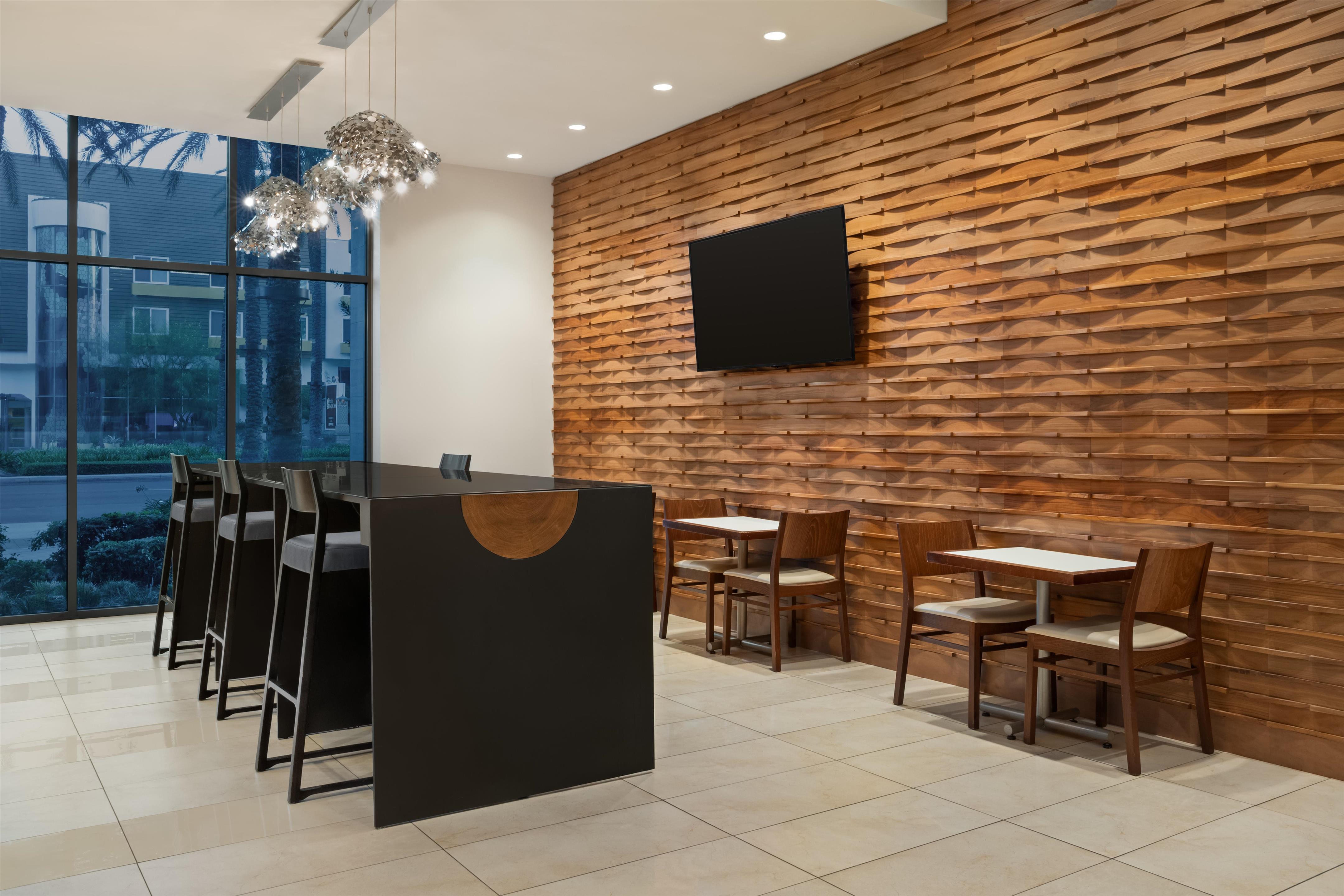 Lobby | Hyatt House at Anaheim Resort/Convention Center