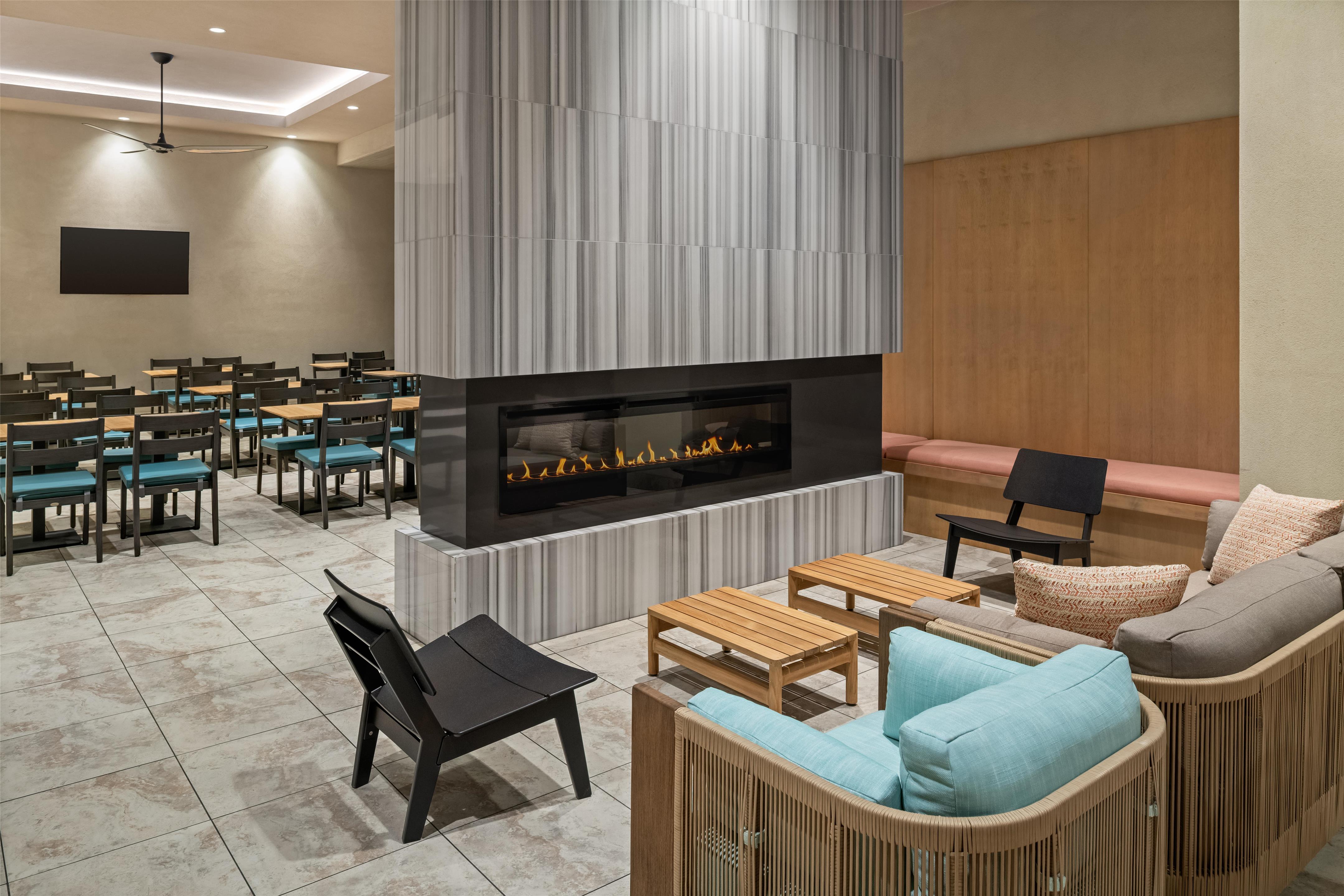 Lobby | Hyatt House at Anaheim Resort/Convention Center