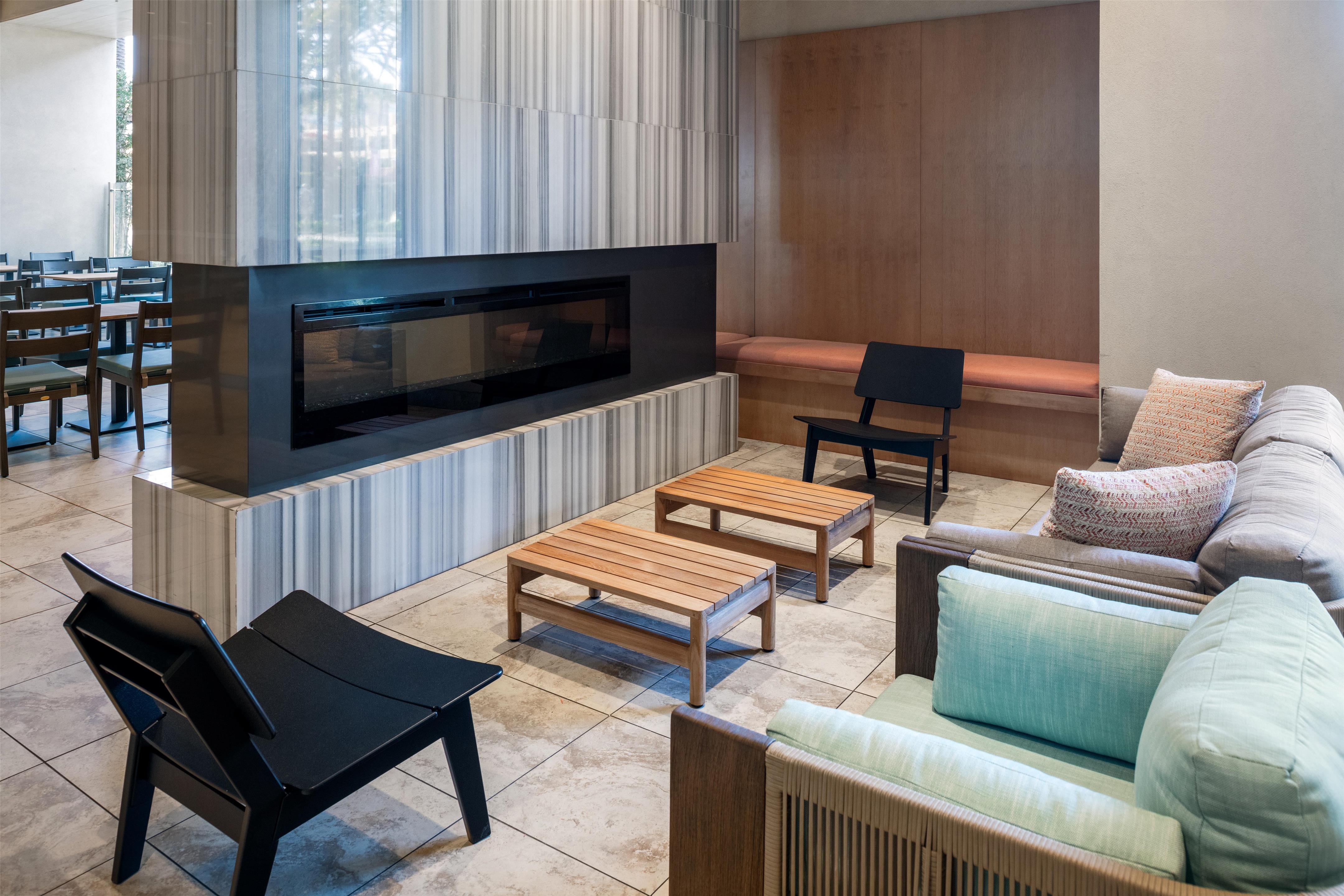 Lobby | Hyatt House at Anaheim Resort/Convention Center