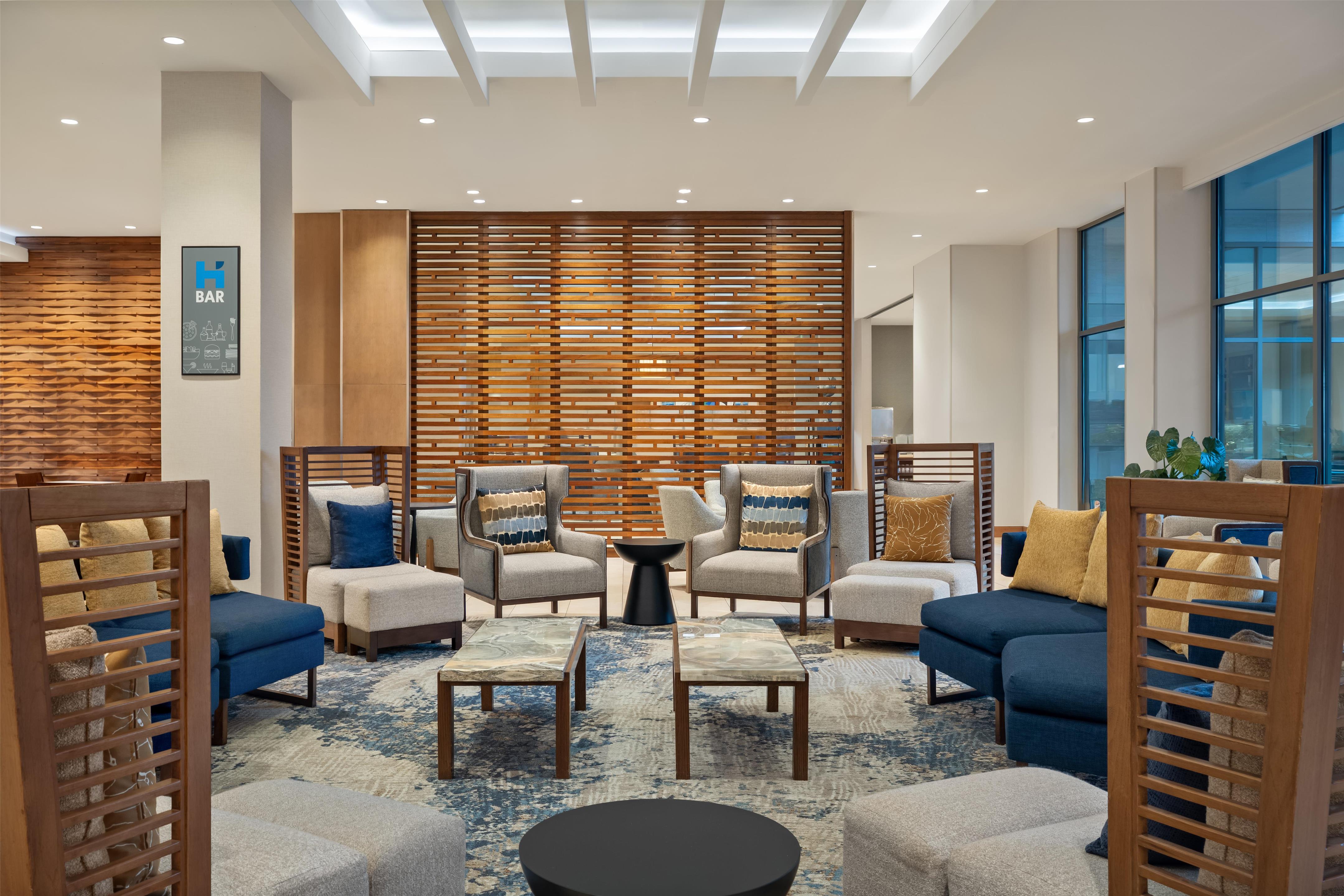 Bar Lounge | Hyatt House at Anaheim Resort/Convention Center