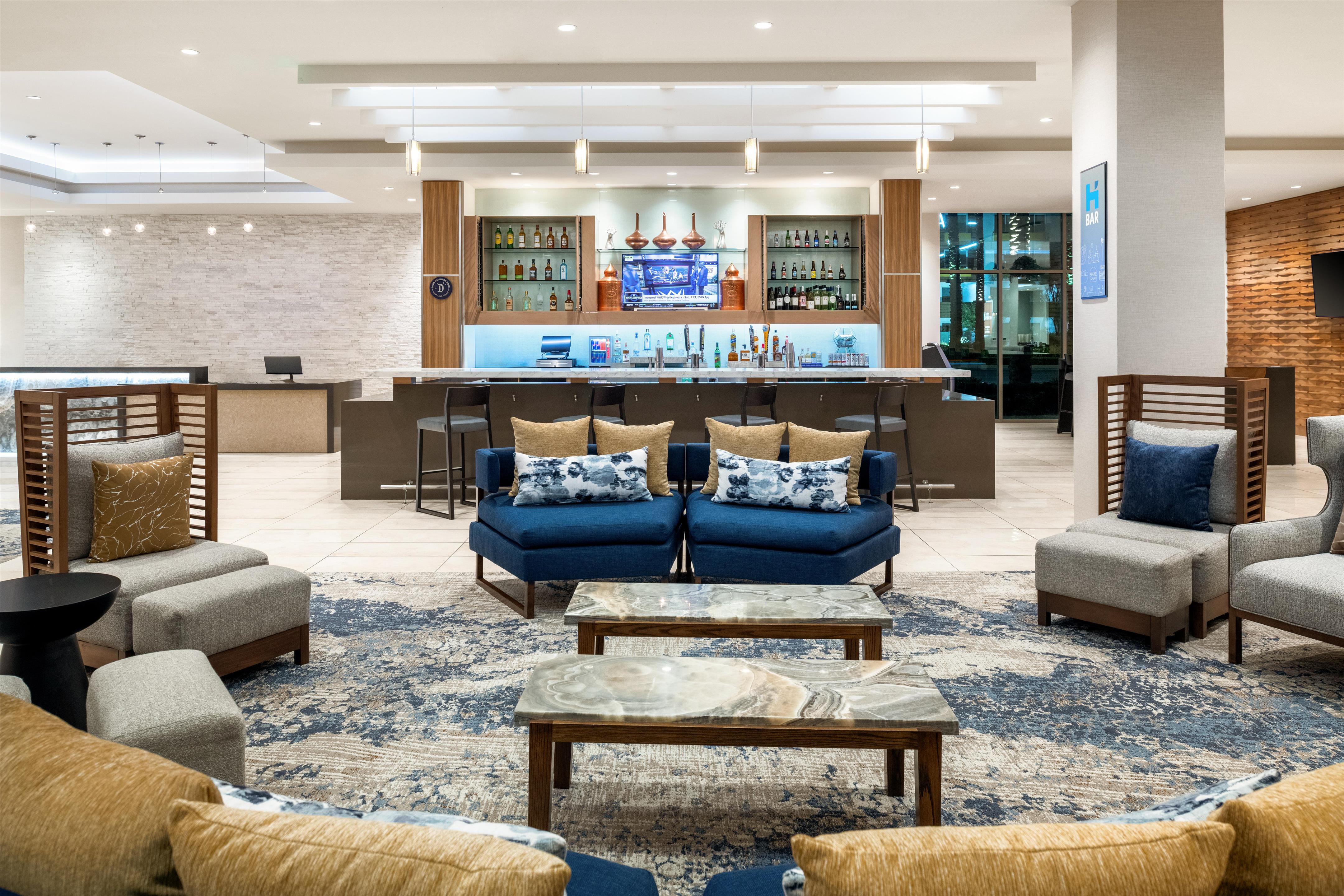 Bar Lounge | Hyatt House at Anaheim Resort/Convention Center