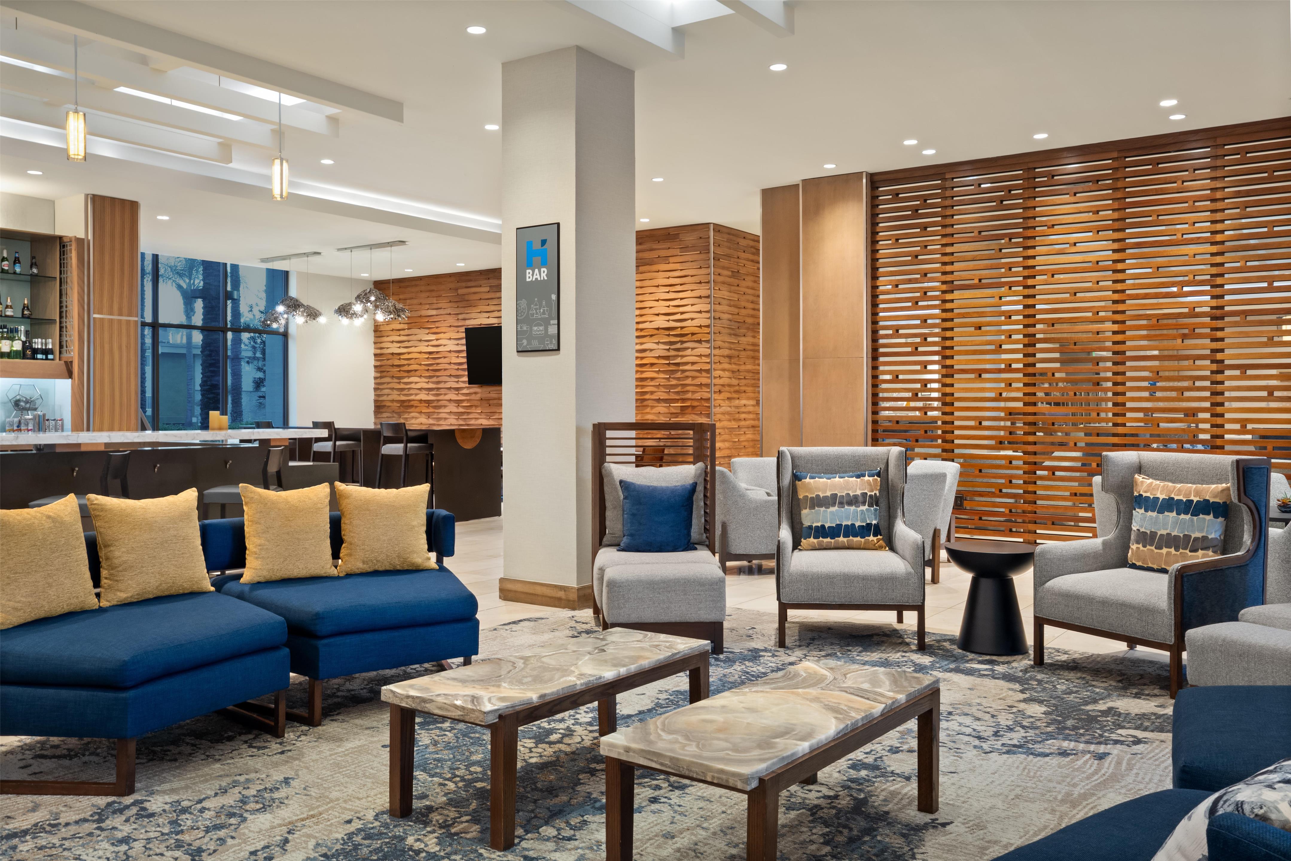 Bar Lounge | Hyatt House at Anaheim Resort/Convention Center