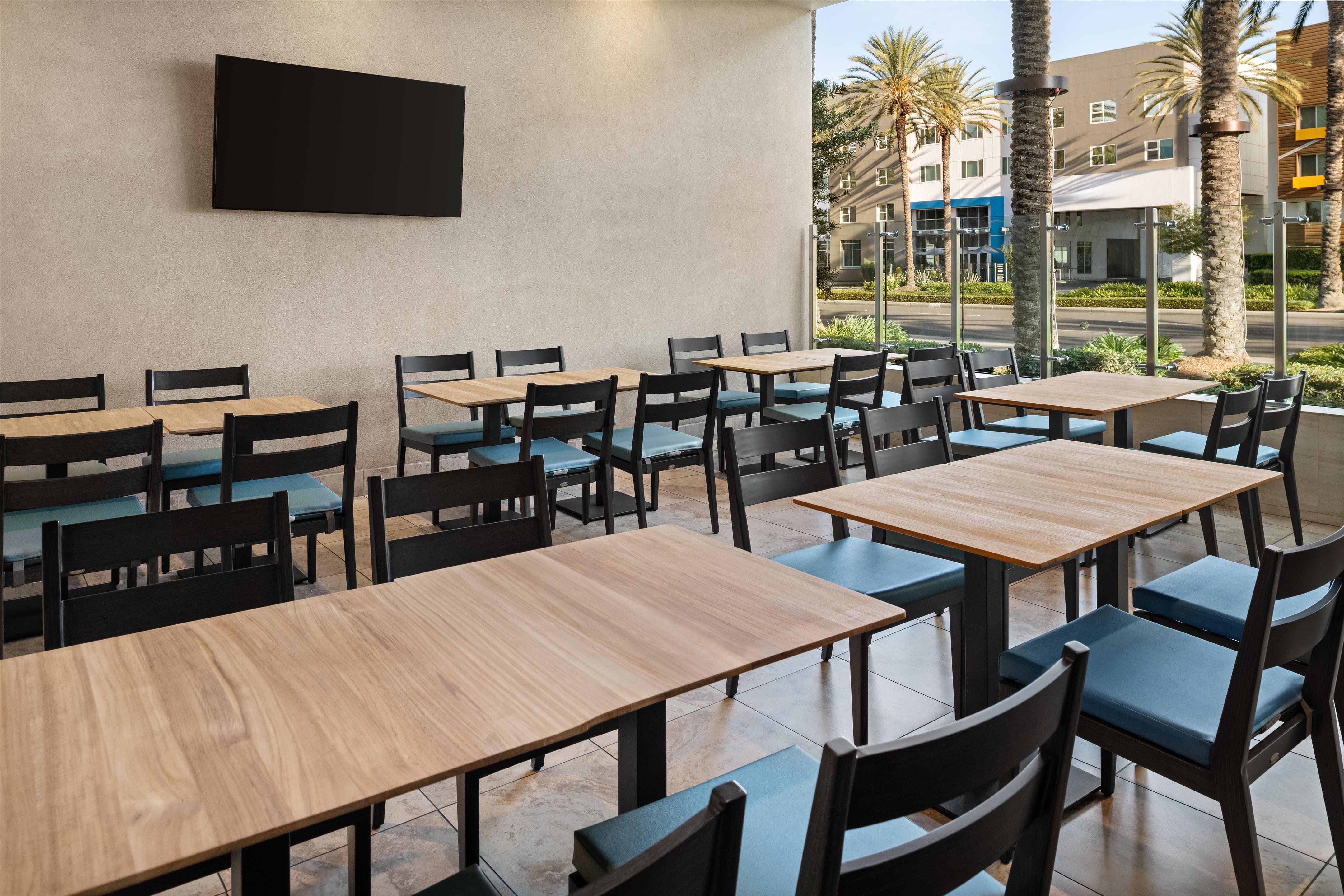 Restaurant | Hyatt House at Anaheim Resort/Convention Center