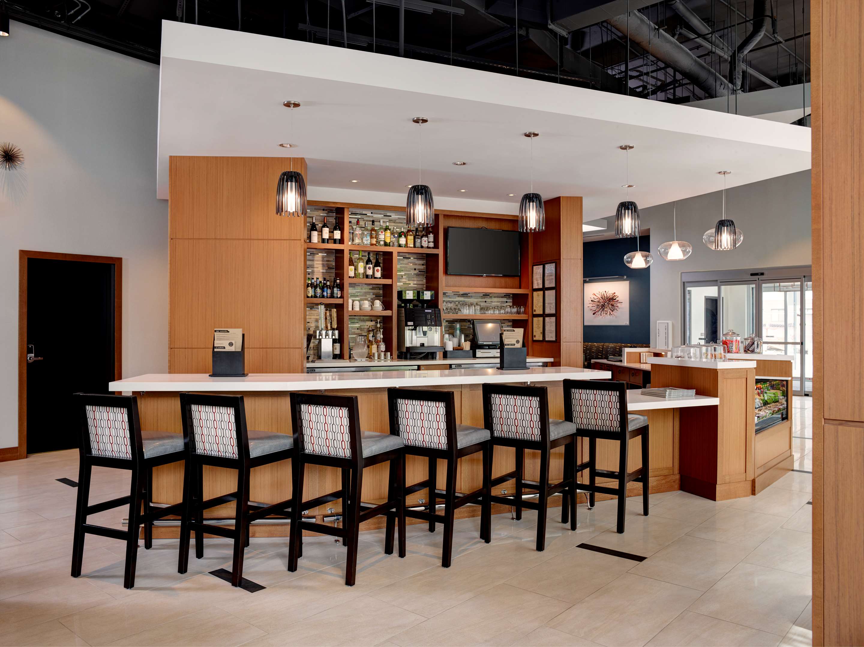Bar Lounge | Hyatt Place Arlington/Courthouse Plaza