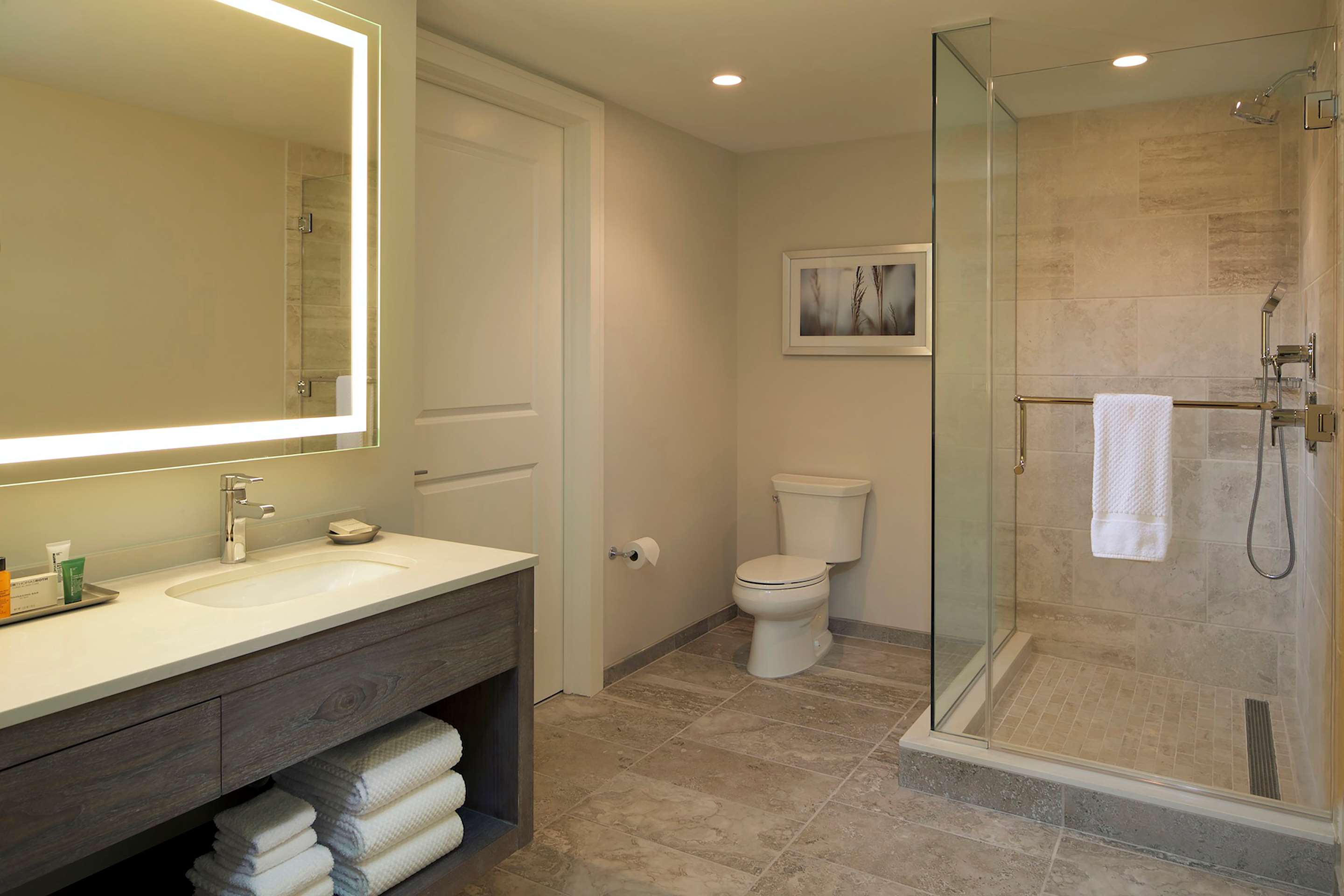 Guest room bath