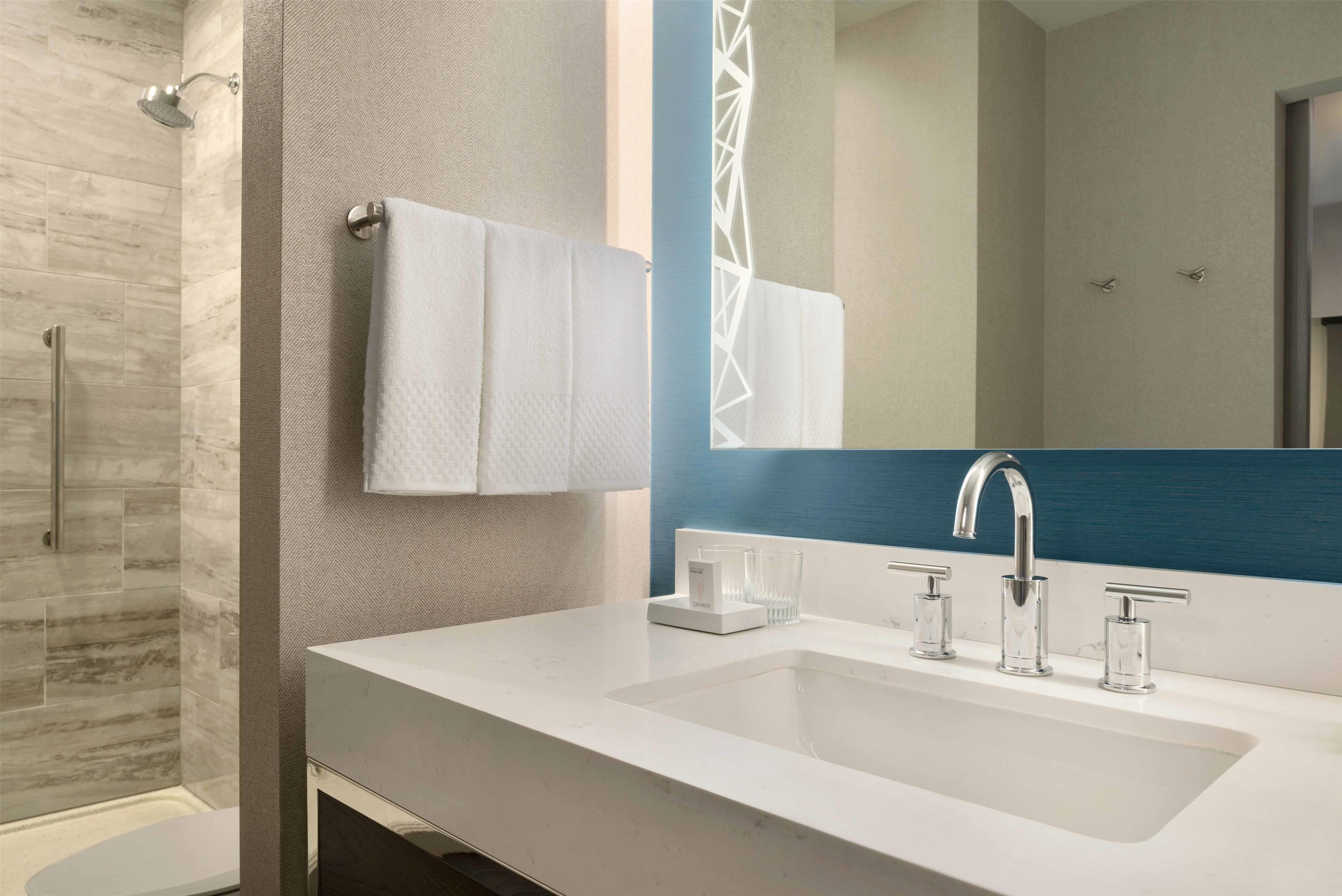 Guest room bath