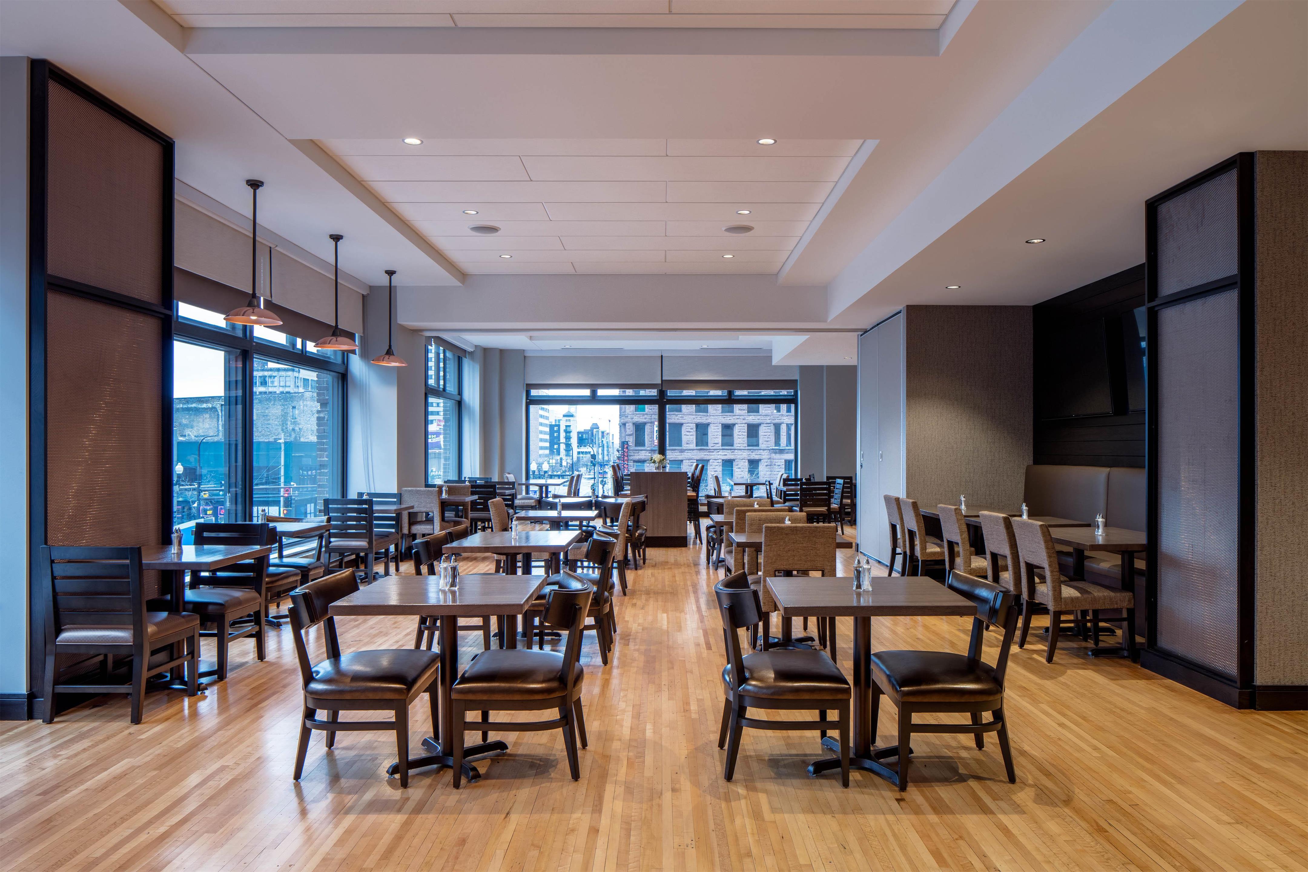 Restaurant | Embassy Suites by Hilton Minneapolis Downtown