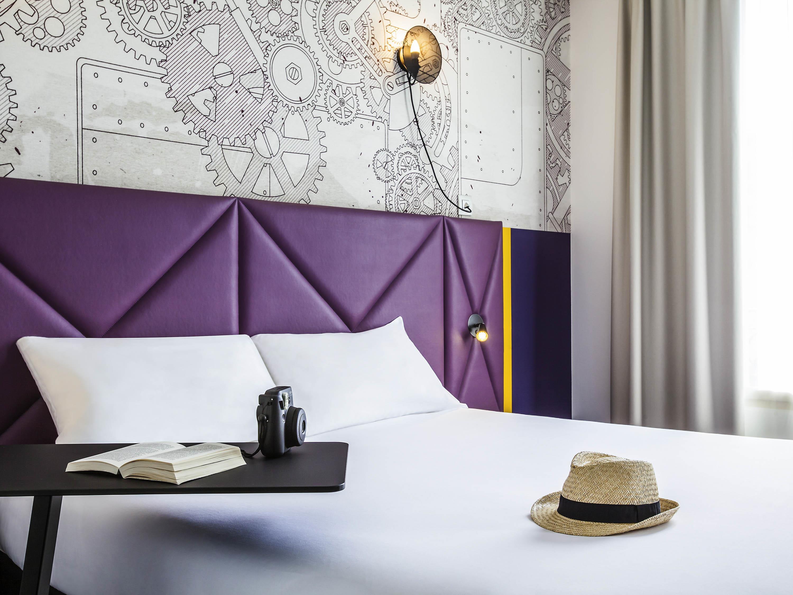 Hotel Ibis Styles Paris Mairie De Clichy Room Type - Standard Room with a double bed
