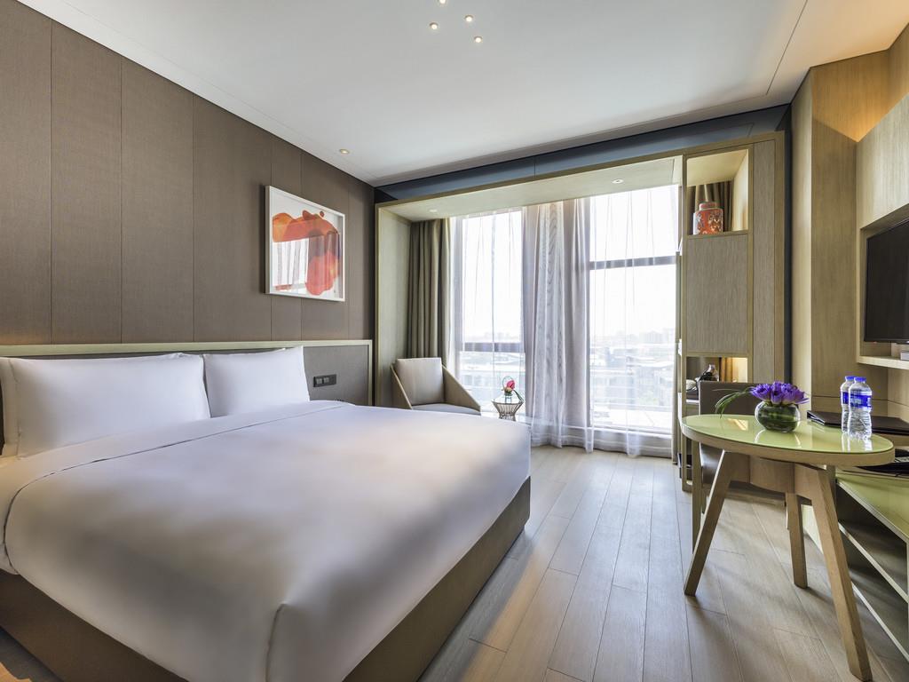 Novotel Shanghai Clover Room Type - Superior Room with 1 King Size Bed