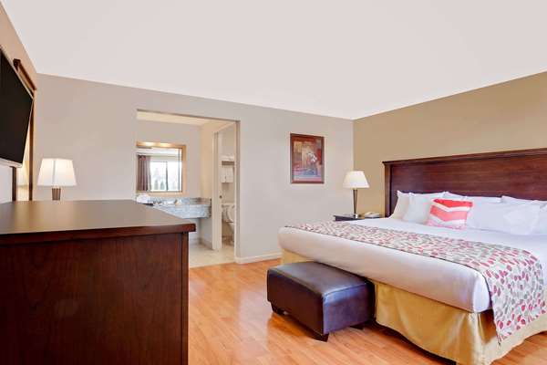  - Days Inn South Lakewood - I-5, Exit 127