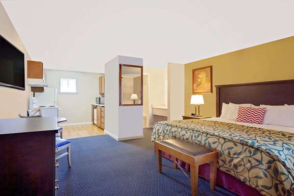 Suite - Days Inn South Lakewood - I-5, Exit 127