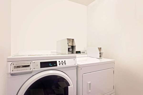 Amenities - Days Inn South Lakewood - I-5, Exit 127