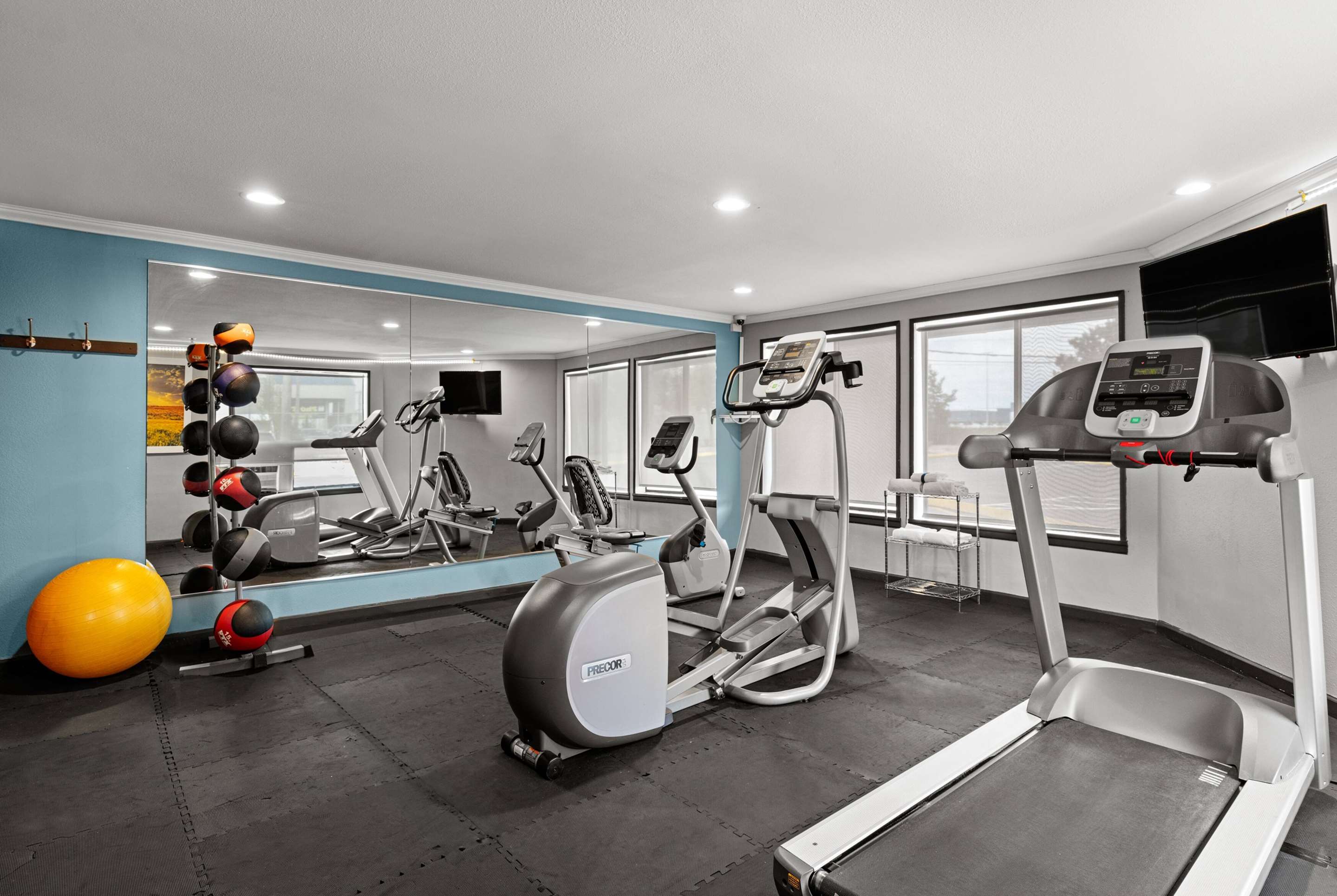Health club fitness center gym | Days Inn by Wyndham Lakewood South Tacoma