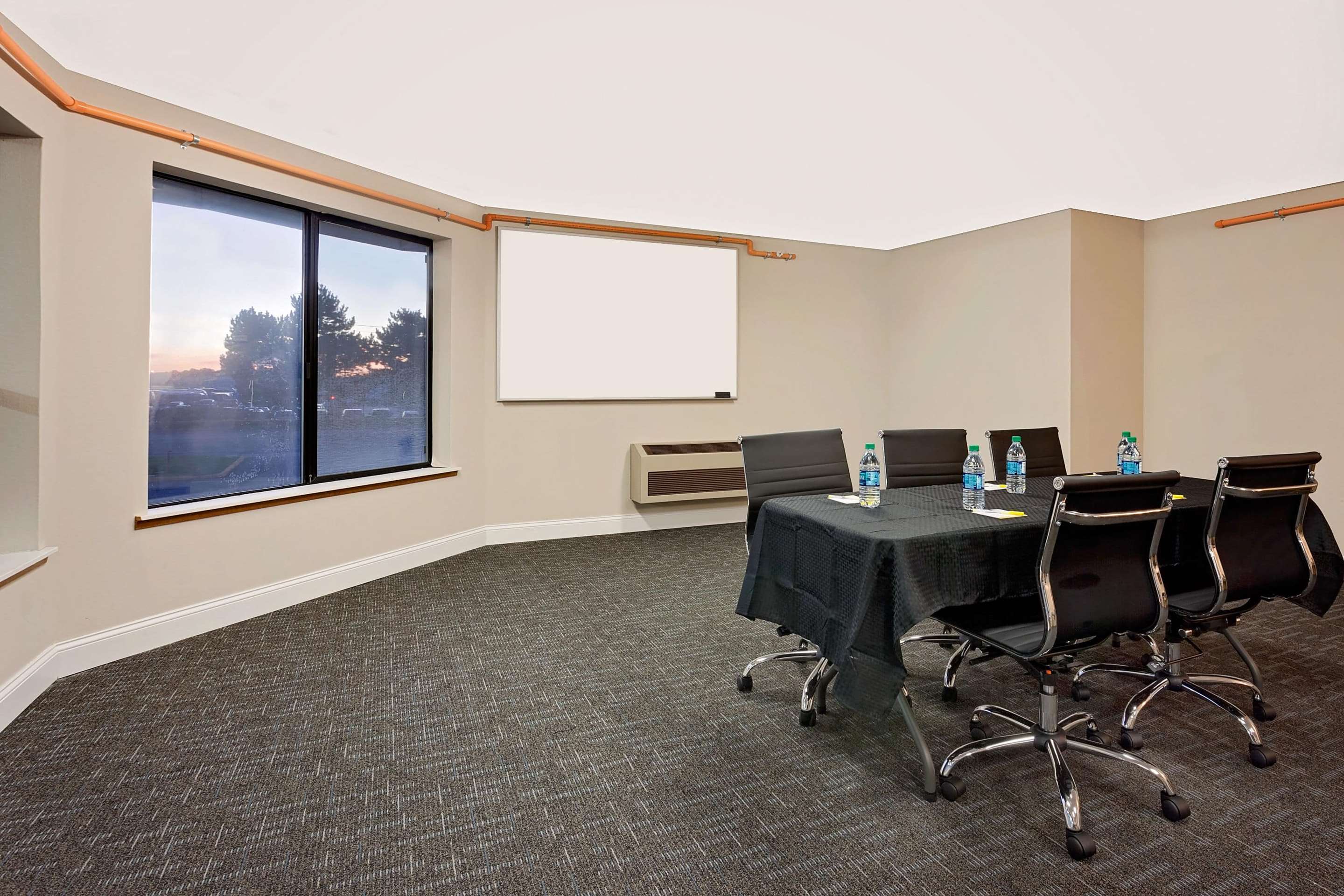 Meeting Room | Days Inn by Wyndham Lakewood South Tacoma