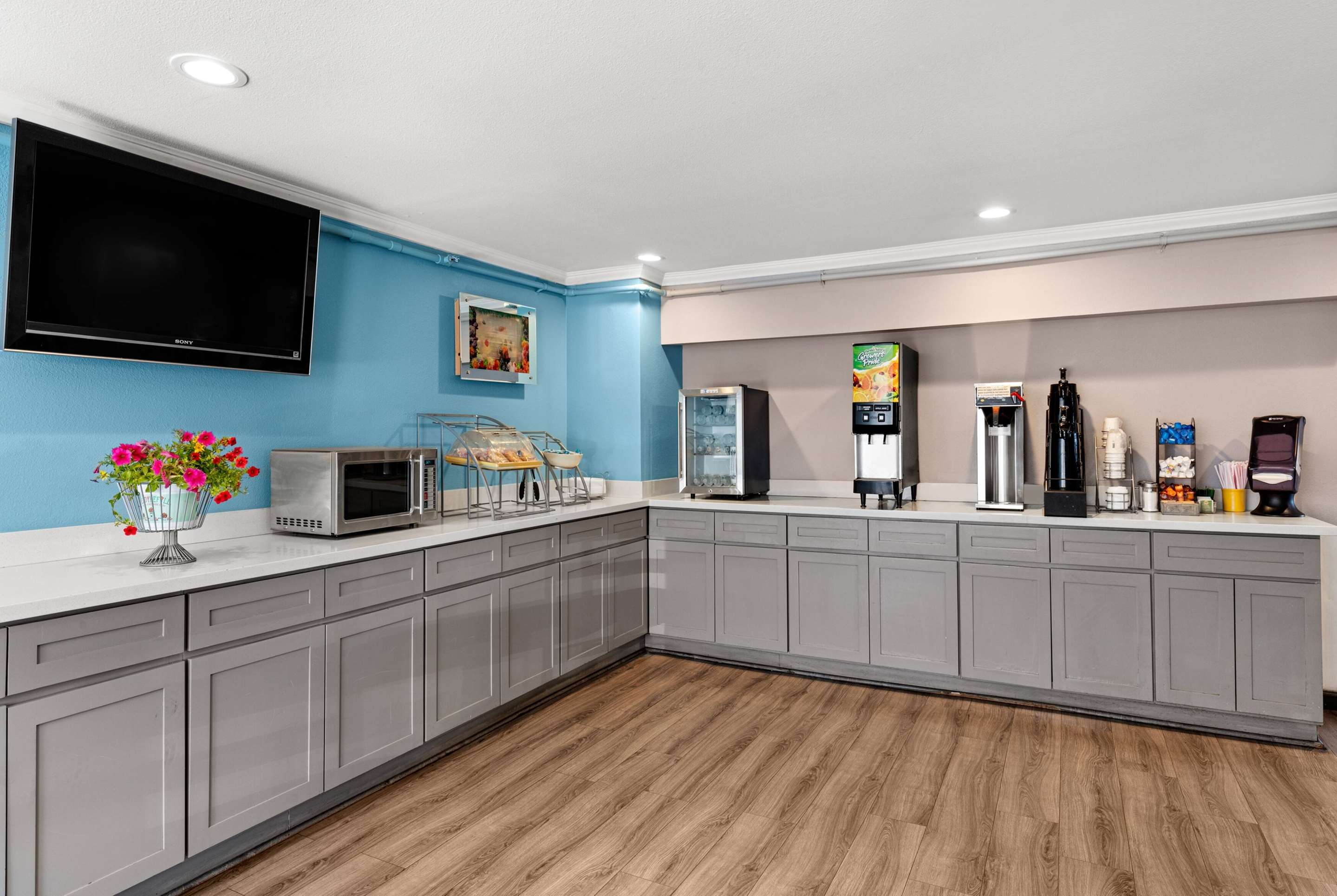 Property amenity | Days Inn by Wyndham Lakewood South Tacoma