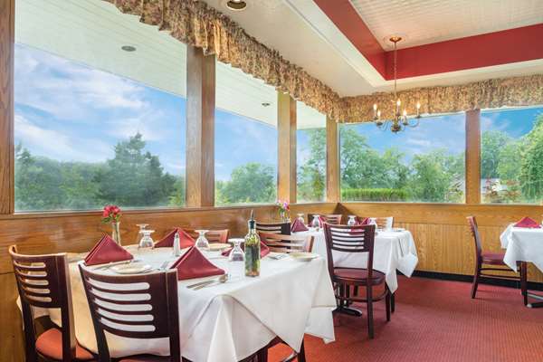Restaurant - Wyndham Garden Hotel Cheverly