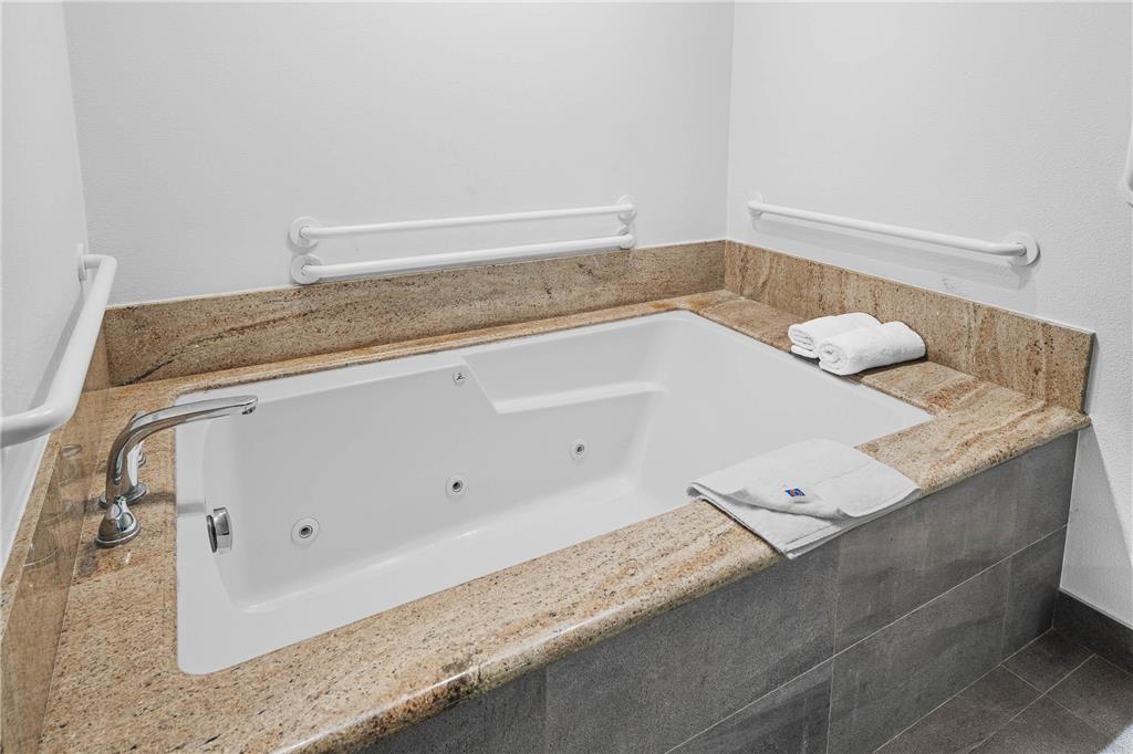 MOTEL 6 LA MESA, CA-guestroom-Guest Room,Bathroom,On-Site.jpg
