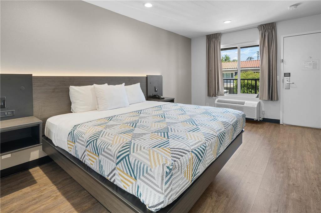 MOTEL 6 LA MESA, CA-guestroom-Guest Room,On-Site.jpg