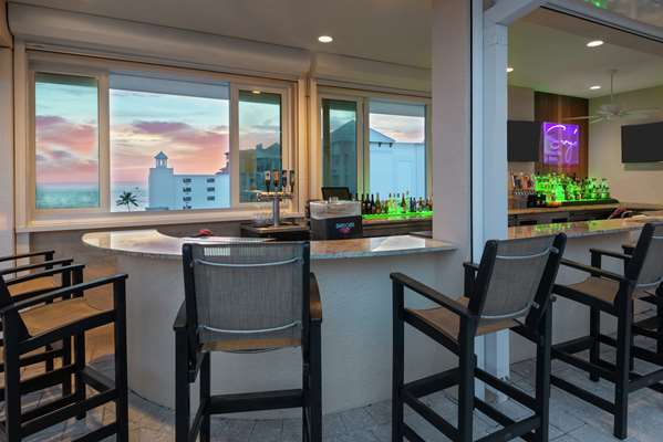 Bar - Hampton Inn & Suites Clearwater Beach