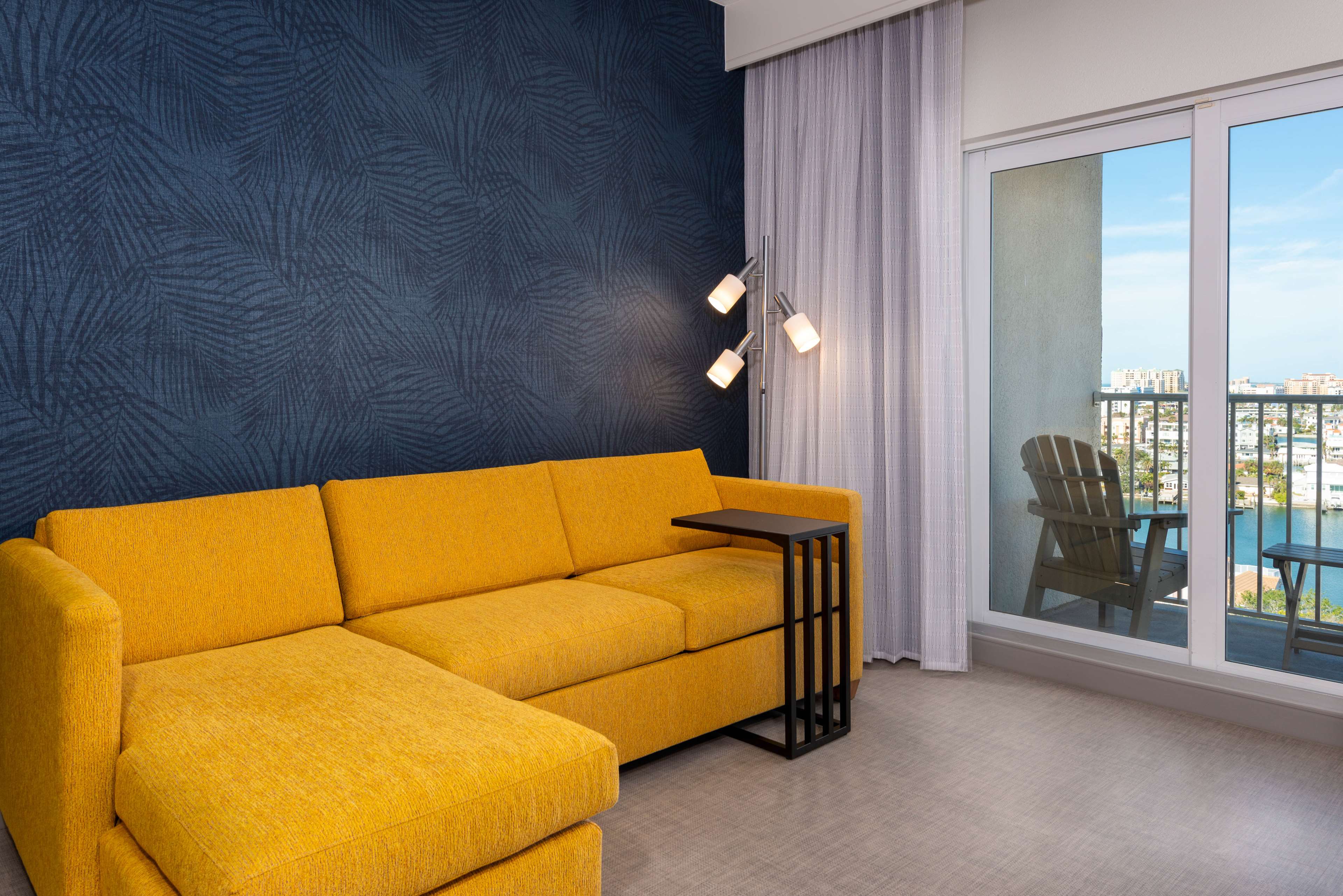 Hampton Inn & Suites by Hilton Clearwater Beach Room Type - 2QN CTY VW STU MIC FRG WB