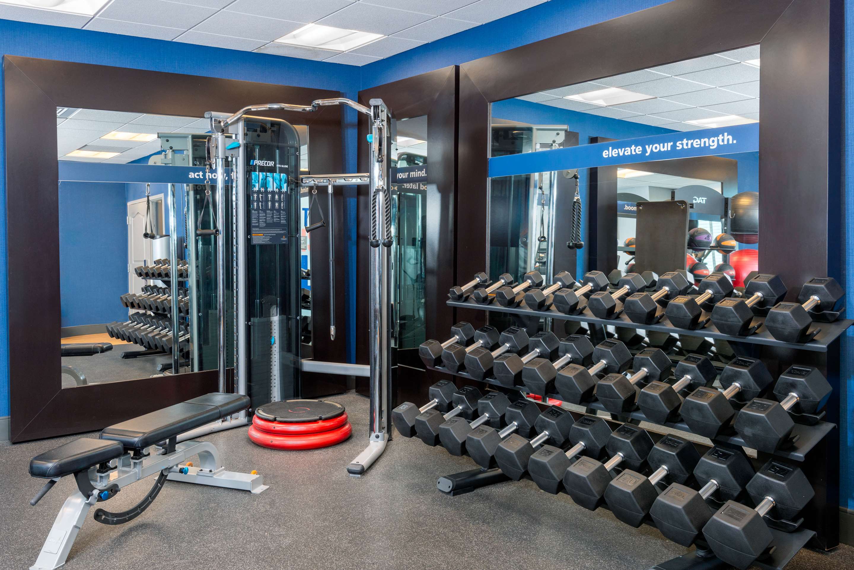 Health club fitness center gym | Hampton Inn & Suites Clearwater Beach