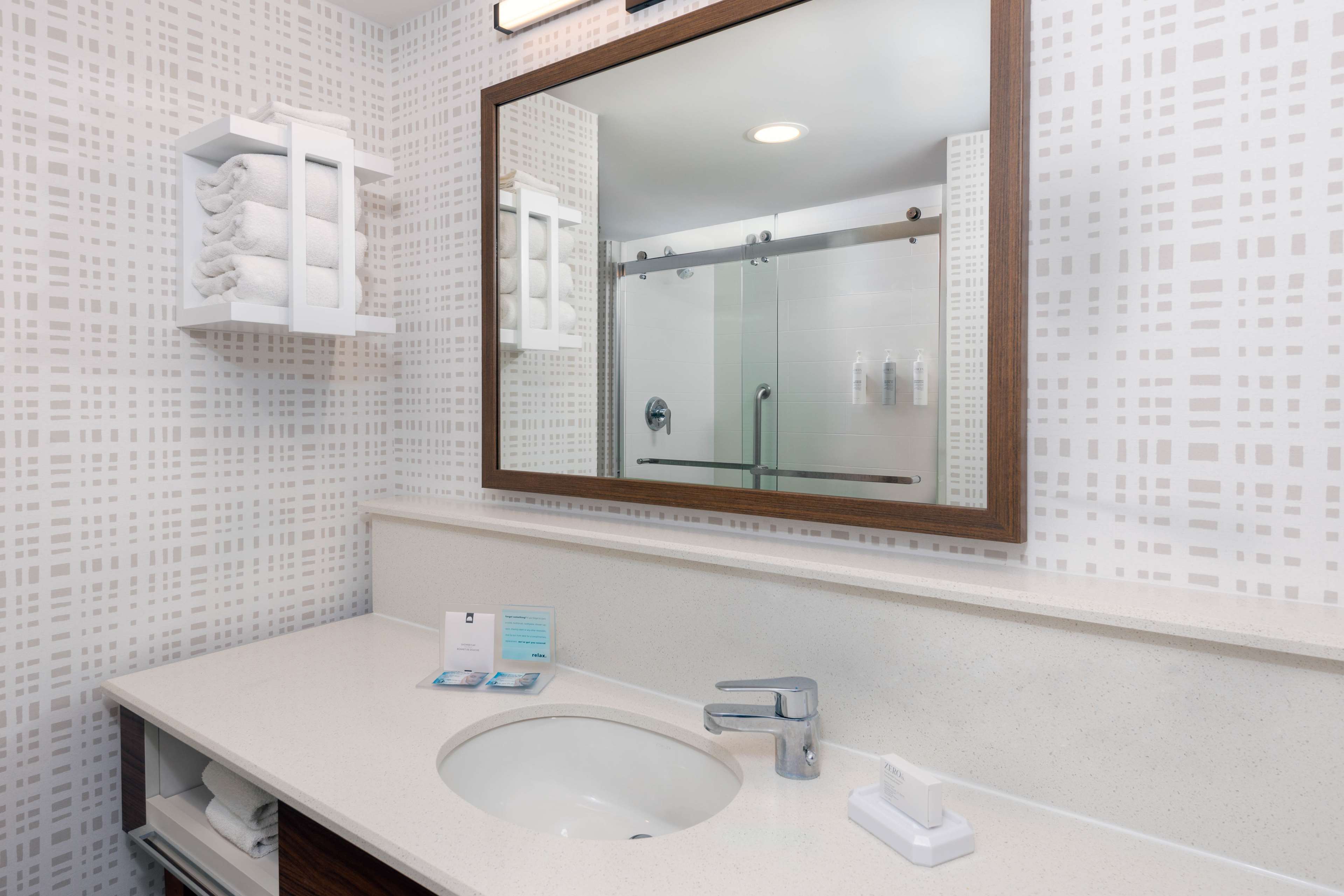 Hampton Inn & Suites by Hilton Clearwater Beach Room Type - 1 KING BCH VW MIC FRG NS