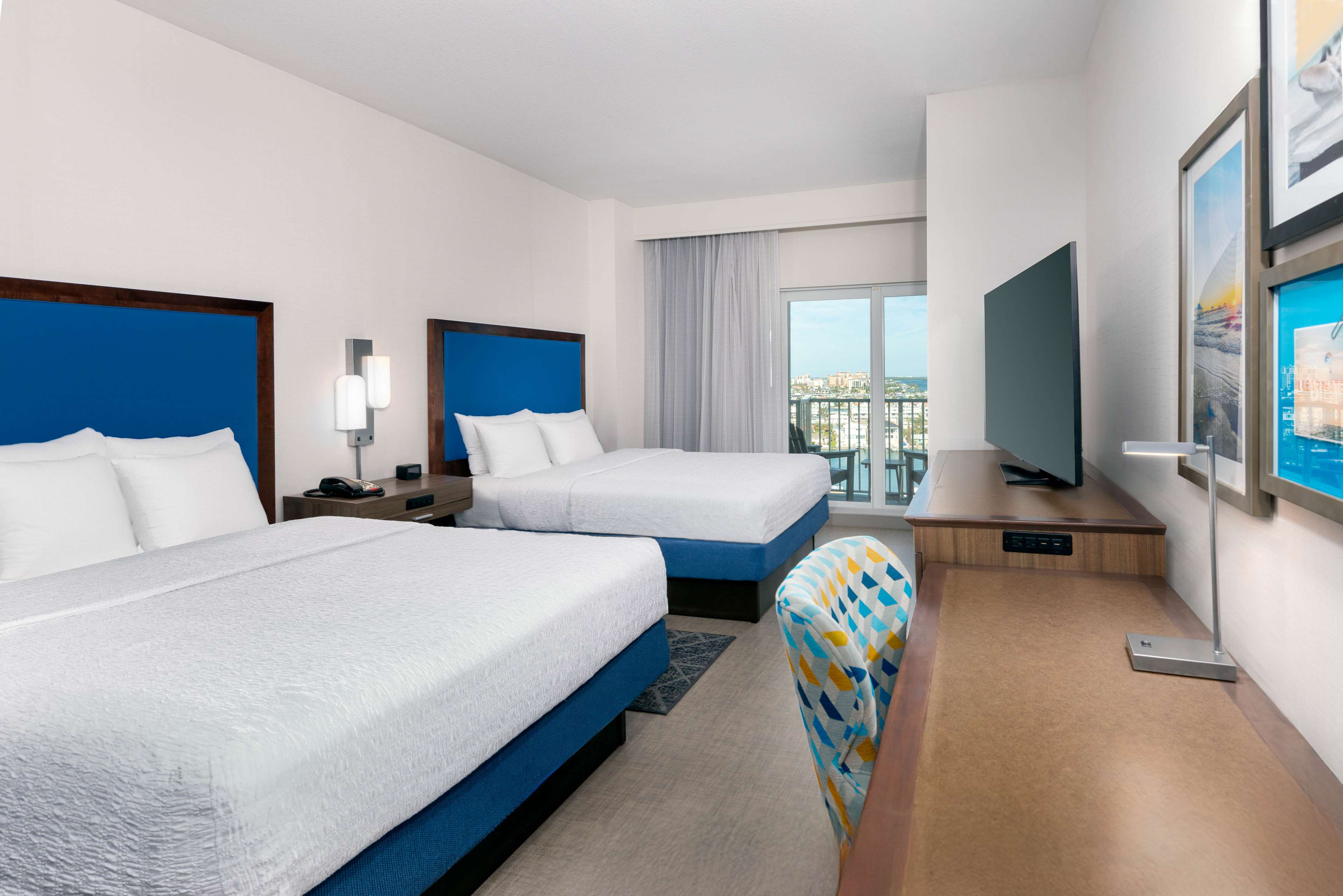 Hampton Inn & Suites by Hilton Clearwater Beach Room Type - 2 Q CITY BLCNY MIC FRG NS