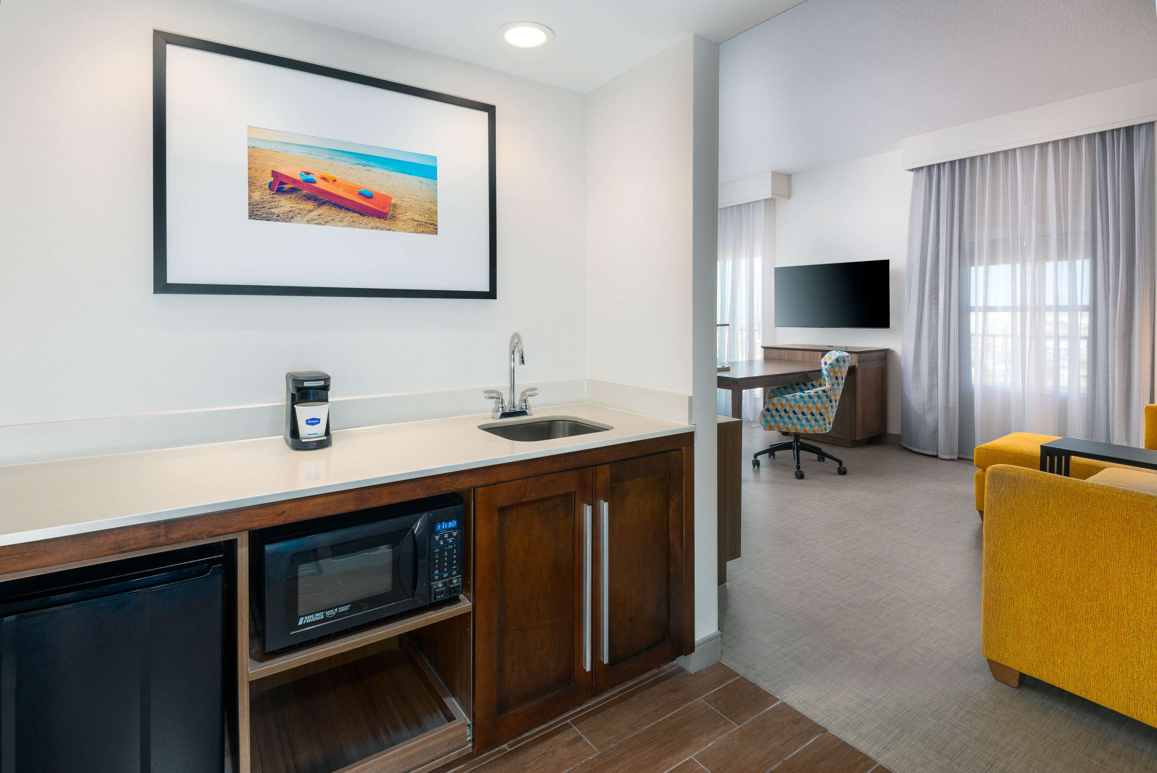 Hampton Inn & Suites by Hilton Clearwater Beach Room Type - 1 K BCH ACC TUB STUDIO NS
