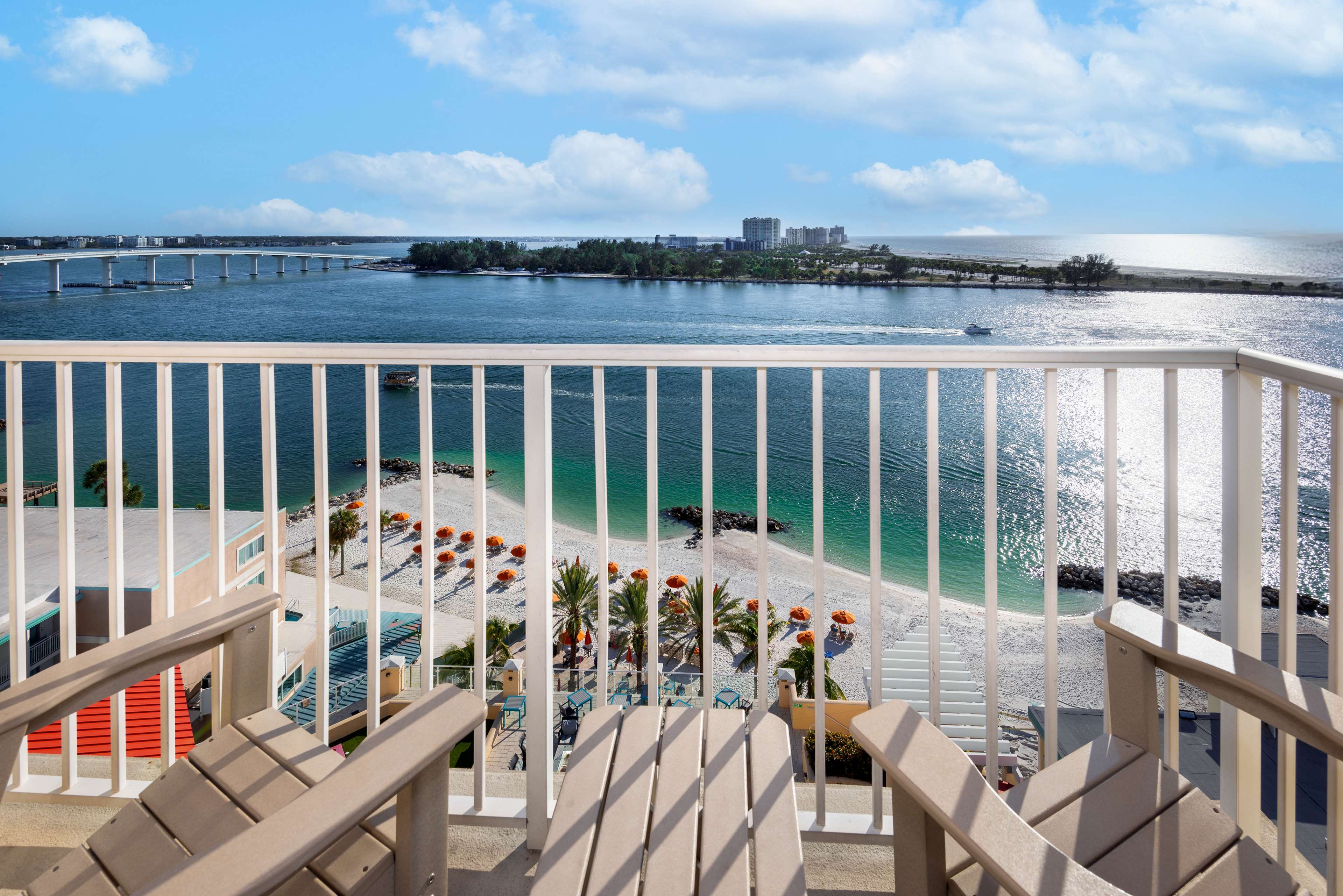 Hampton Inn & Suites by Hilton Clearwater Beach Room Type - 2 QNS BEACH VW MIC FRG NS