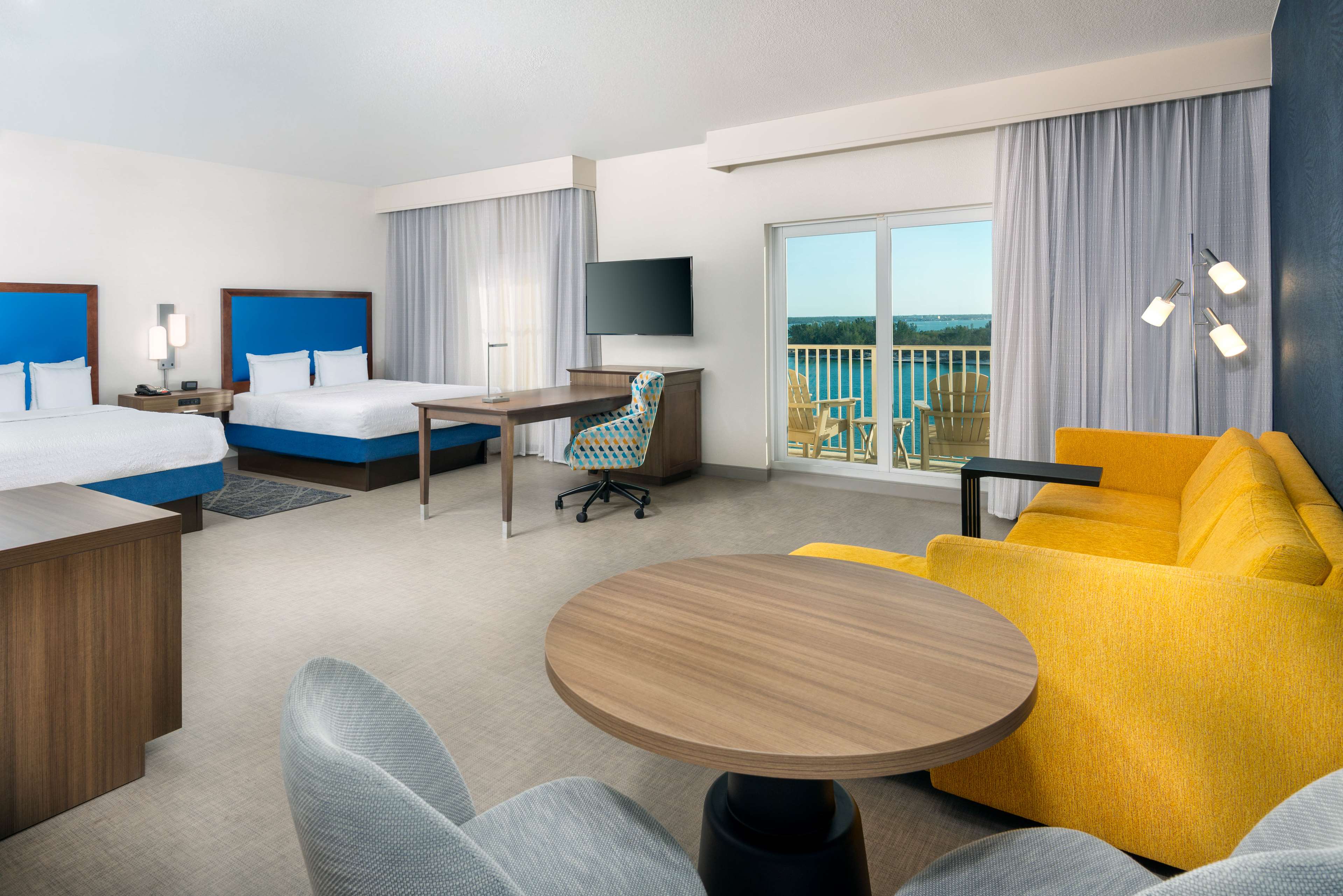 Hampton Inn & Suites by Hilton Clearwater Beach Room Type - 2QN BCH VW STDO MIC FRG NS