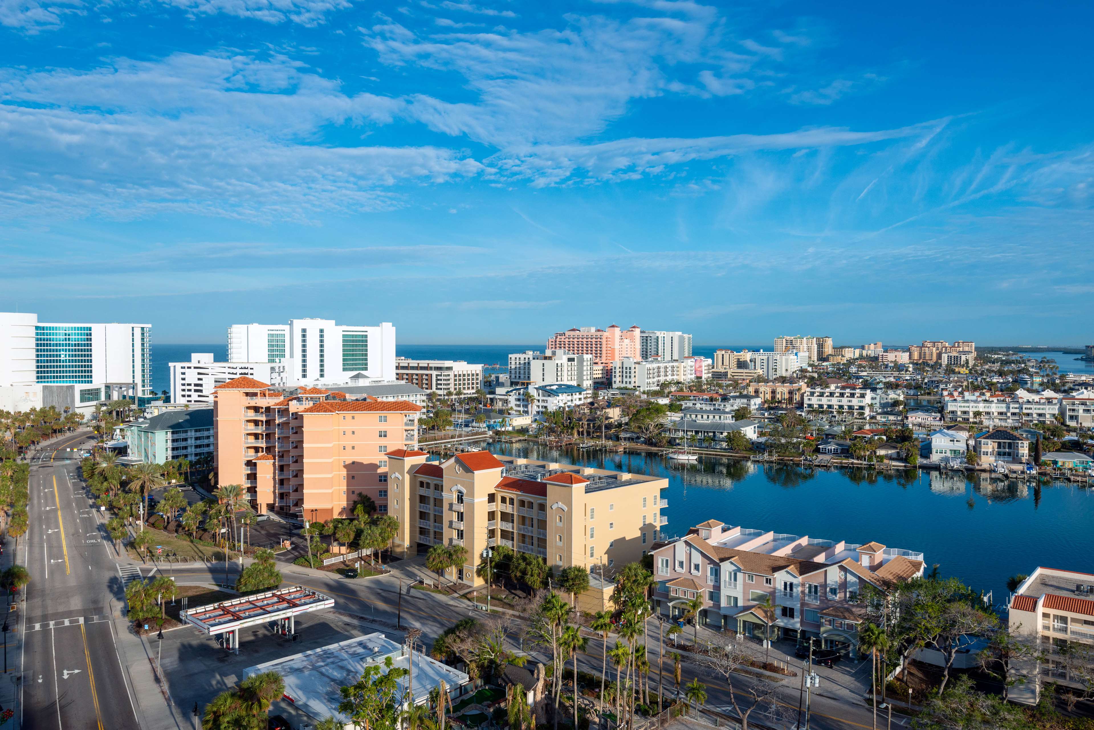 Hampton Inn & Suites by Hilton Clearwater Beach Room Type - 1KG CTY VW W SFABD BLCY NS