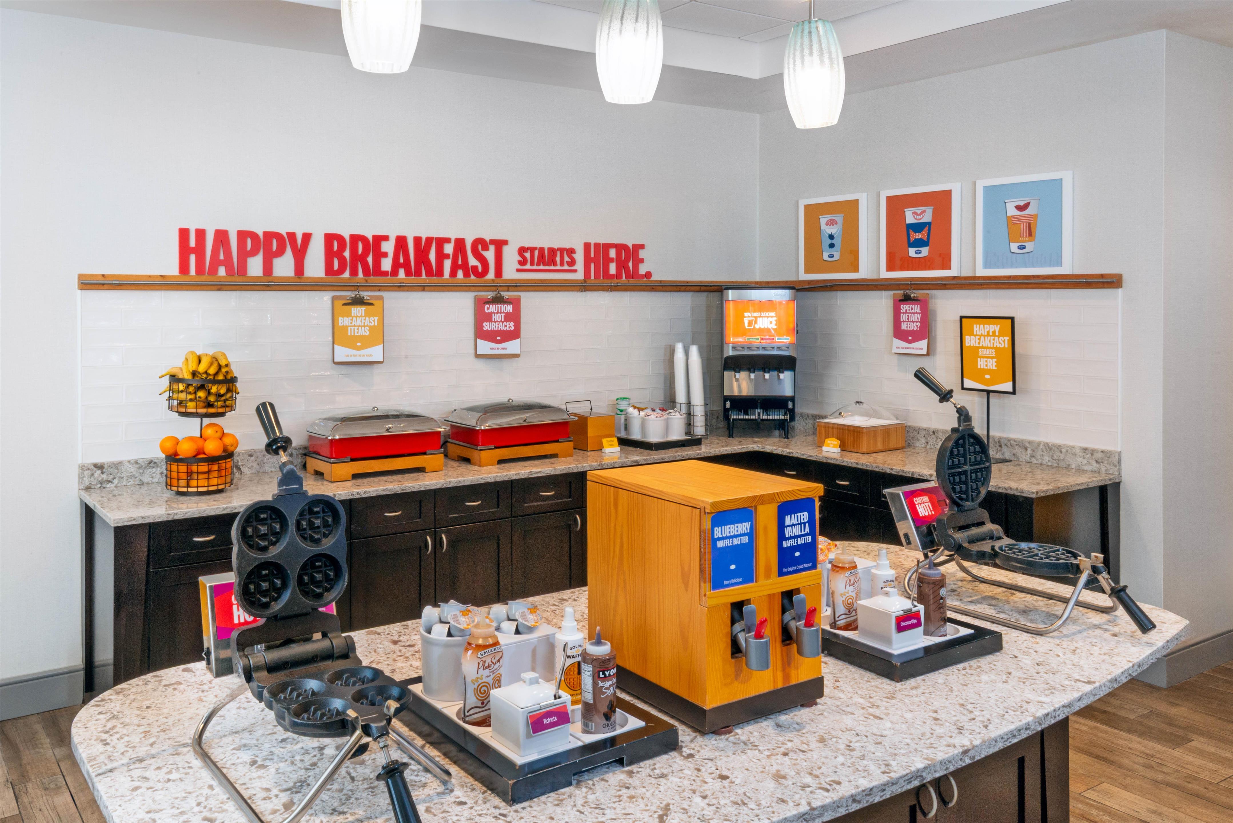 Breakfast Area | Hampton Inn & Suites Clearwater Beach