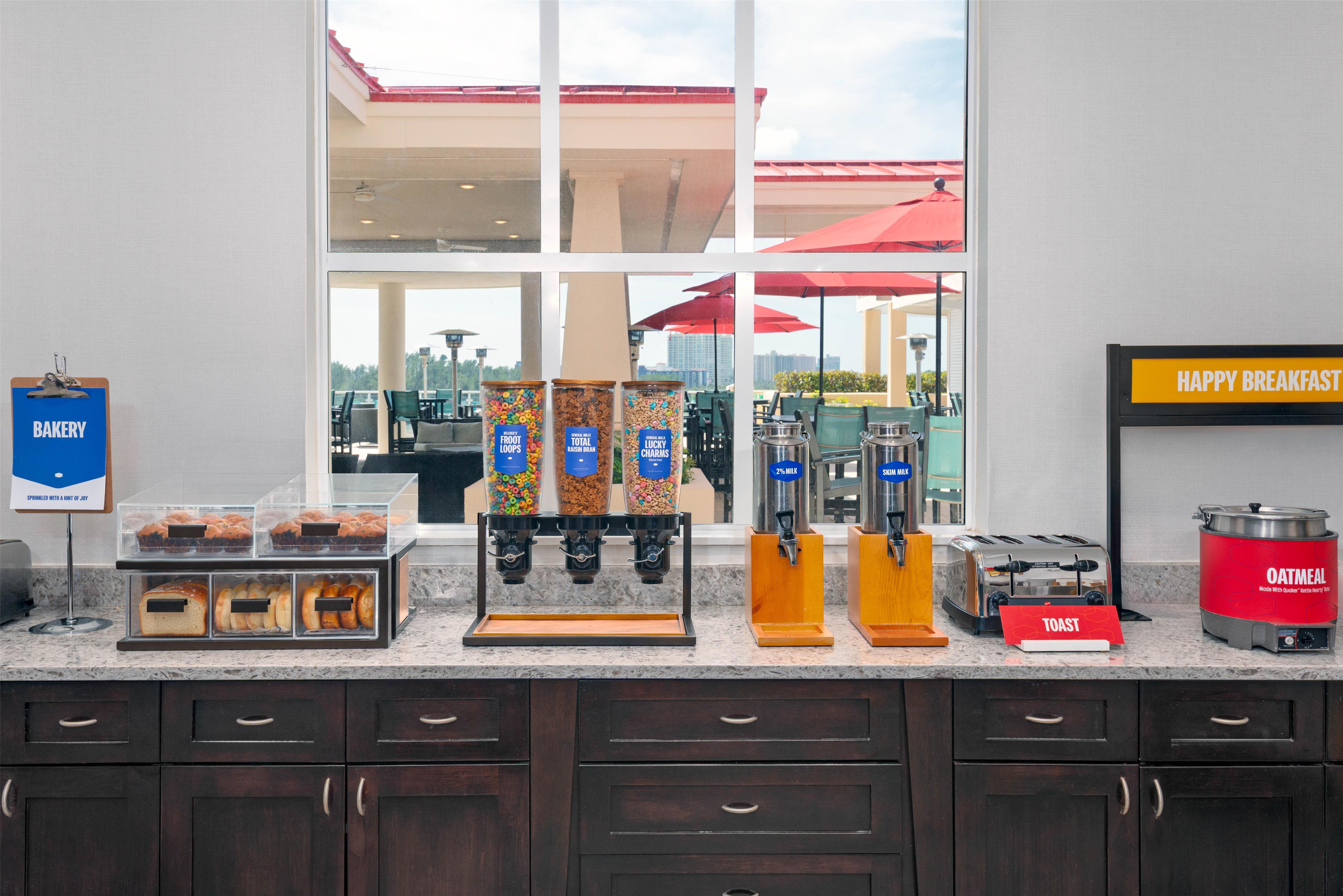 Breakfast Area | Hampton Inn & Suites Clearwater Beach