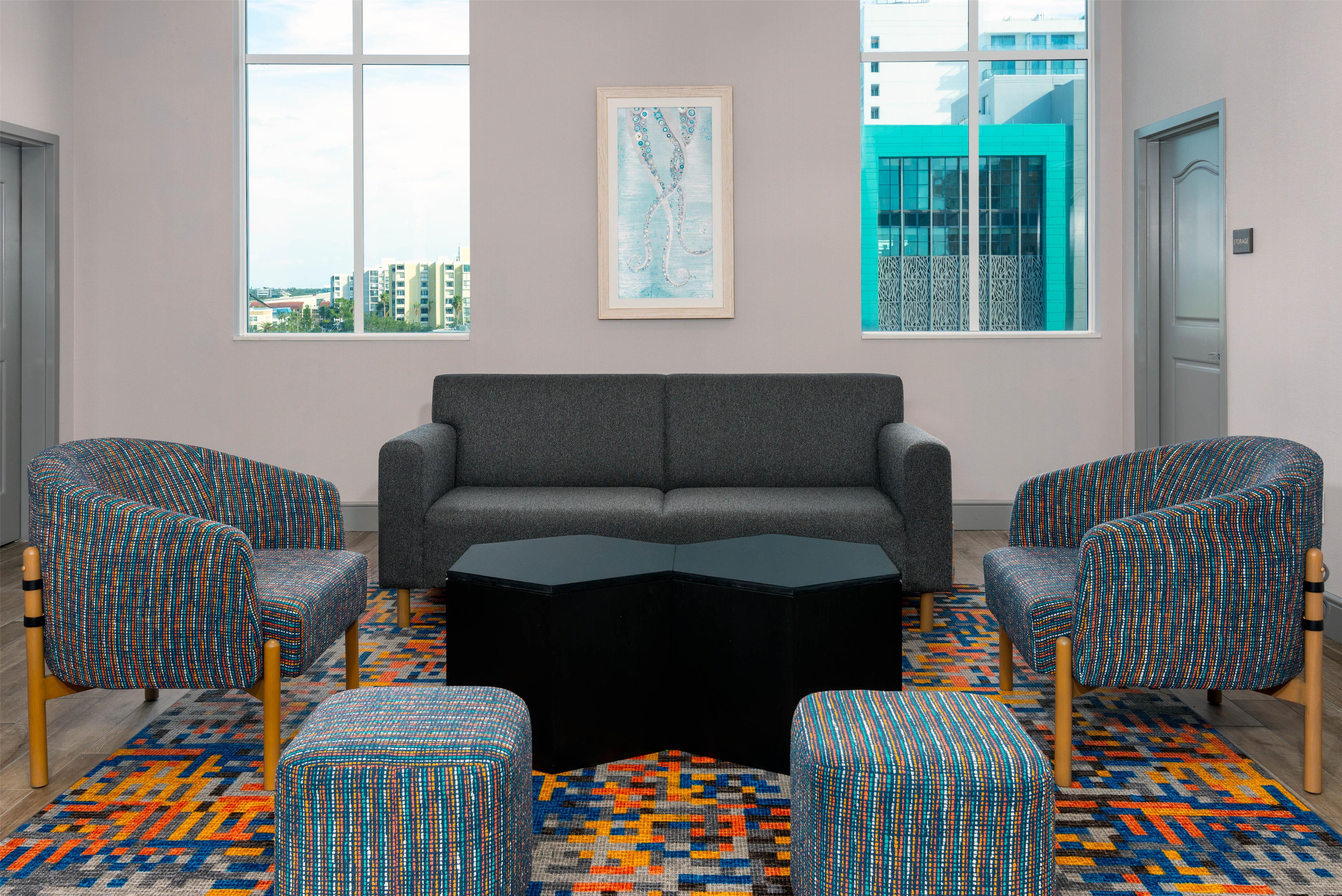 Lobby | Hampton Inn & Suites Clearwater Beach