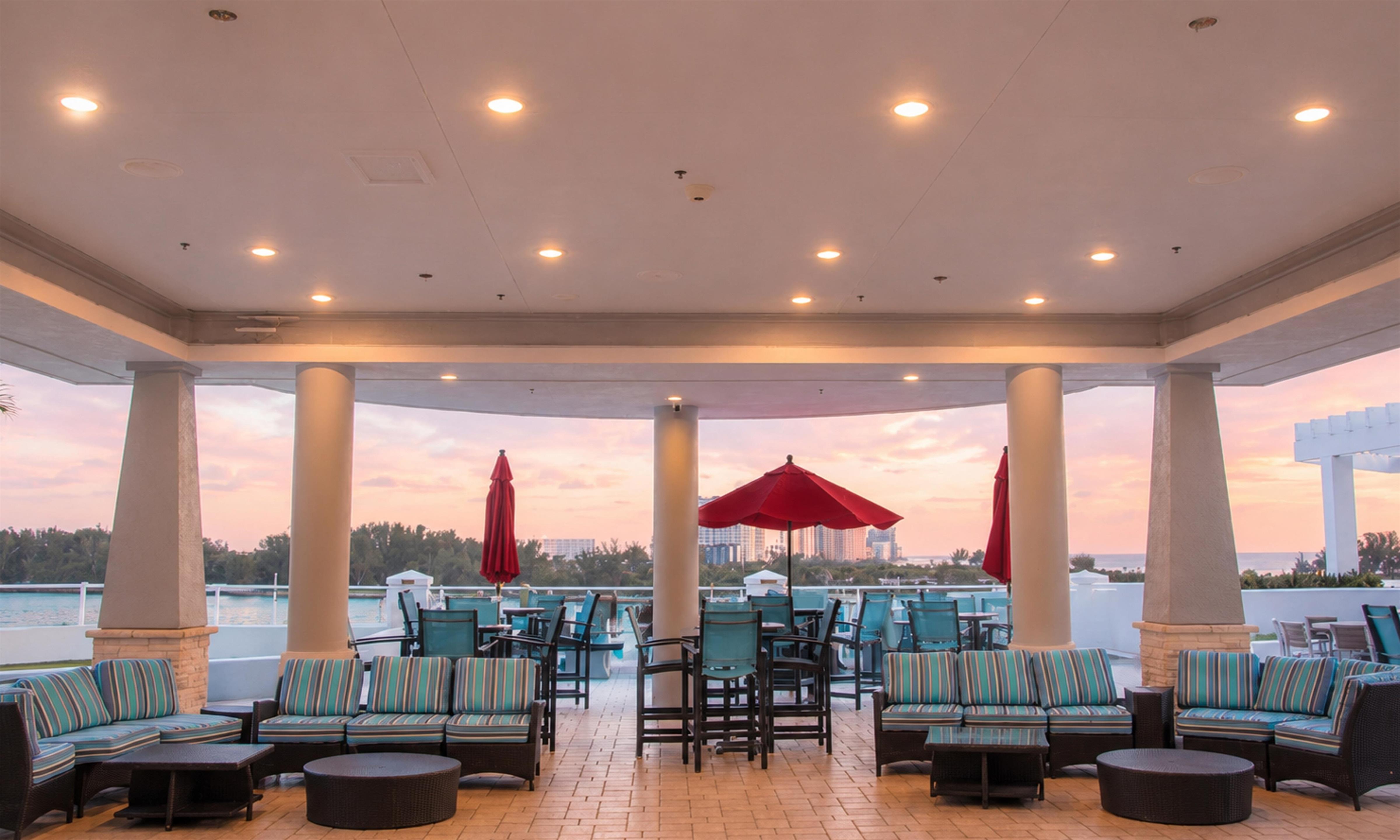Restaurant | Hampton Inn & Suites Clearwater Beach