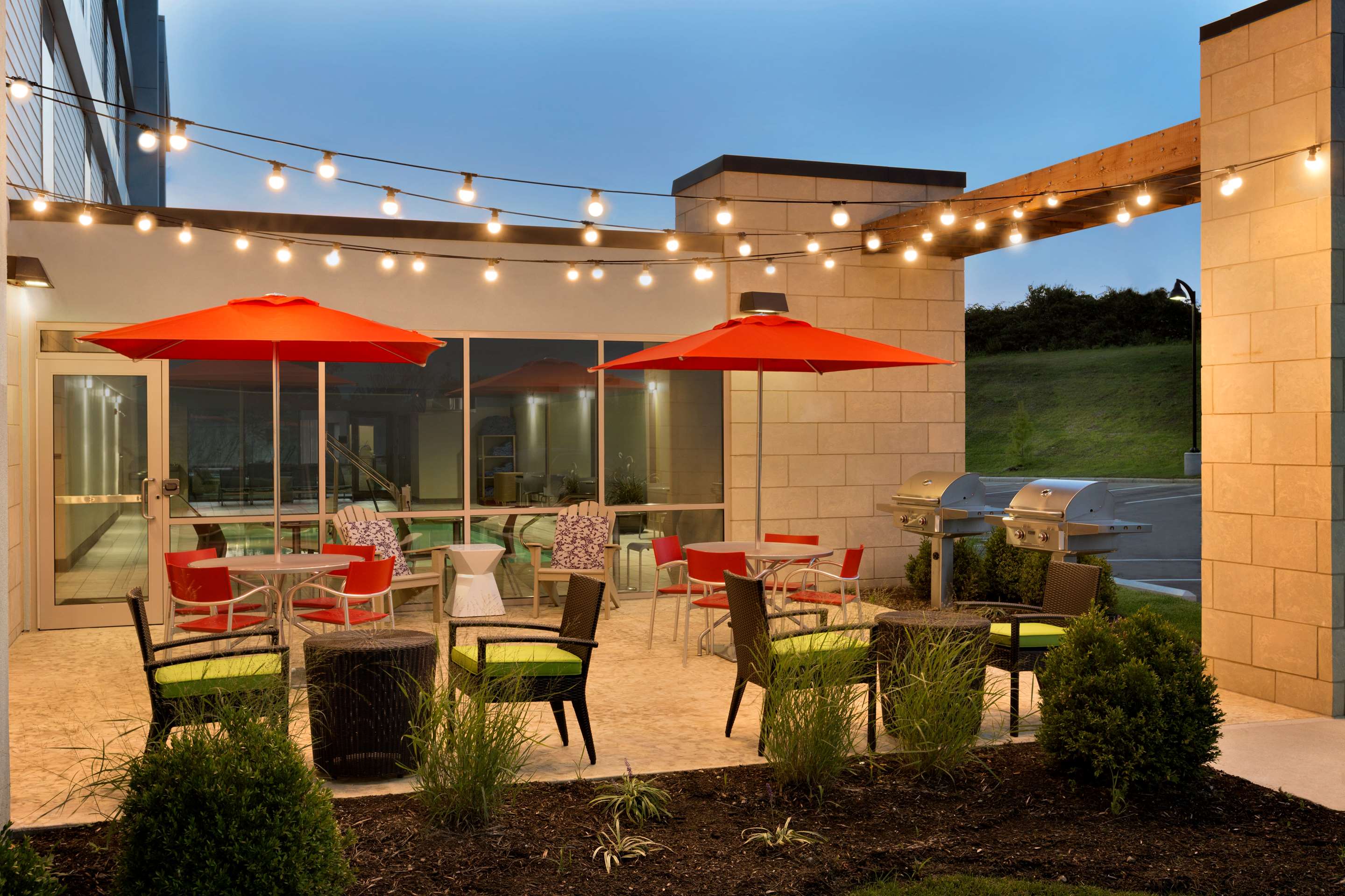 Breakfast Area | Home2 Suites by Hilton Cincinnati Liberty Township