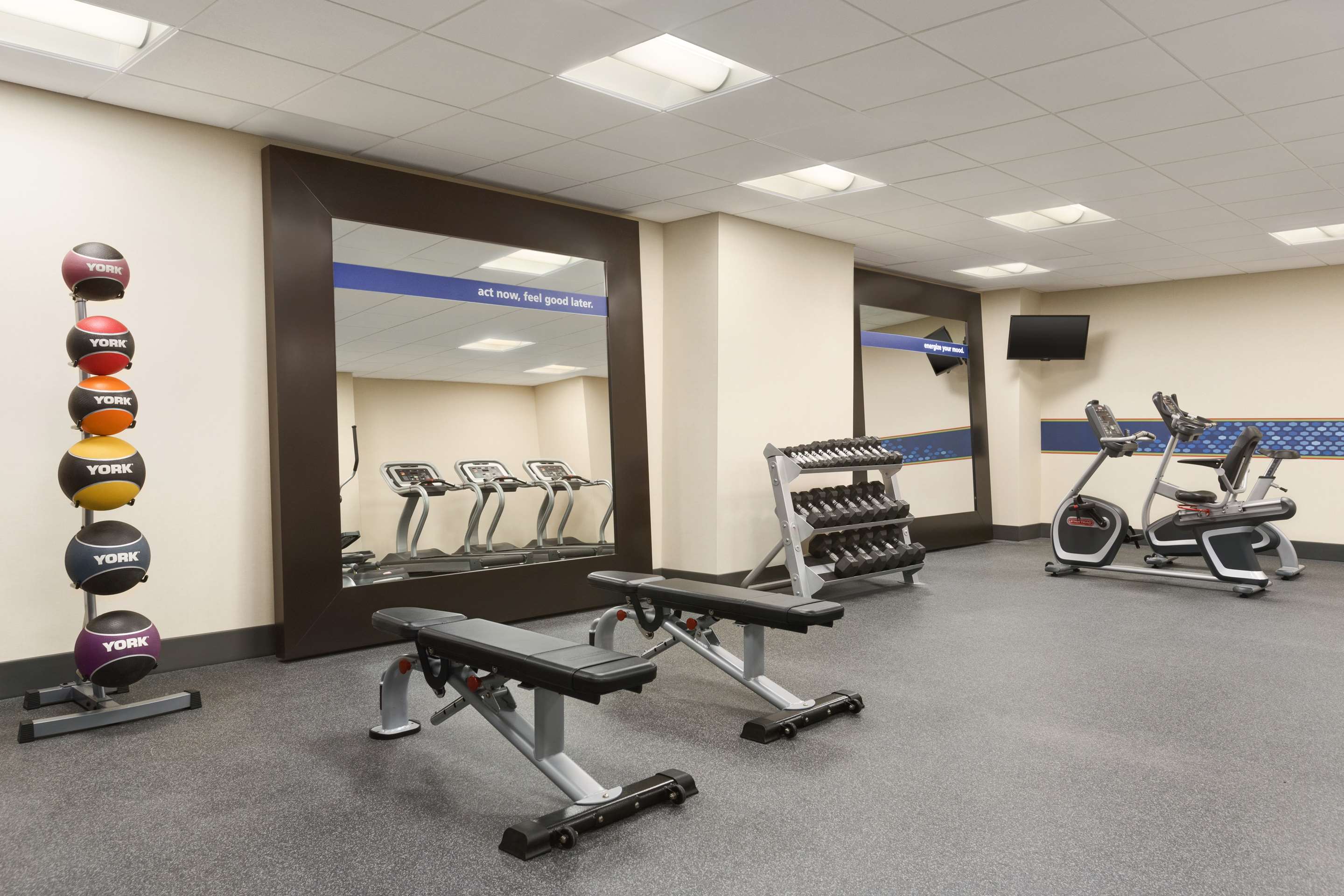 Health club fitness center gym | Hampton Inn Penn Yan