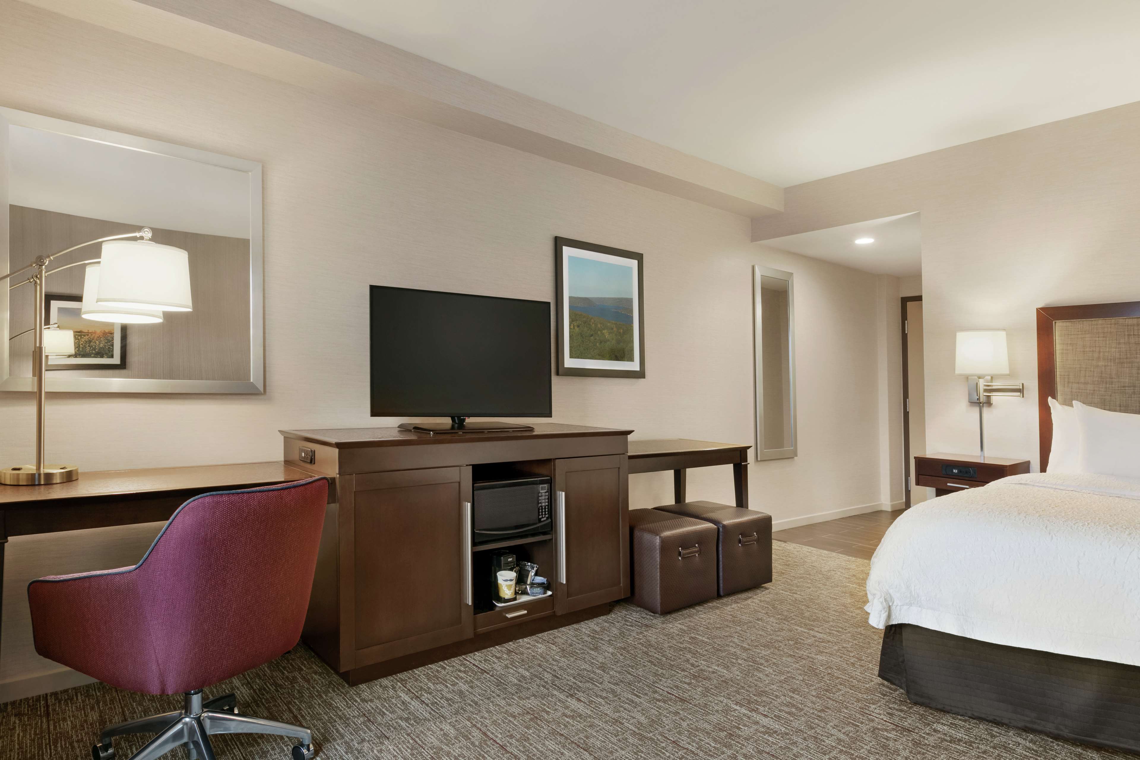 Hampton Inn by Hilton Penn Yan Room Type - 1 KING W SFBD NS
