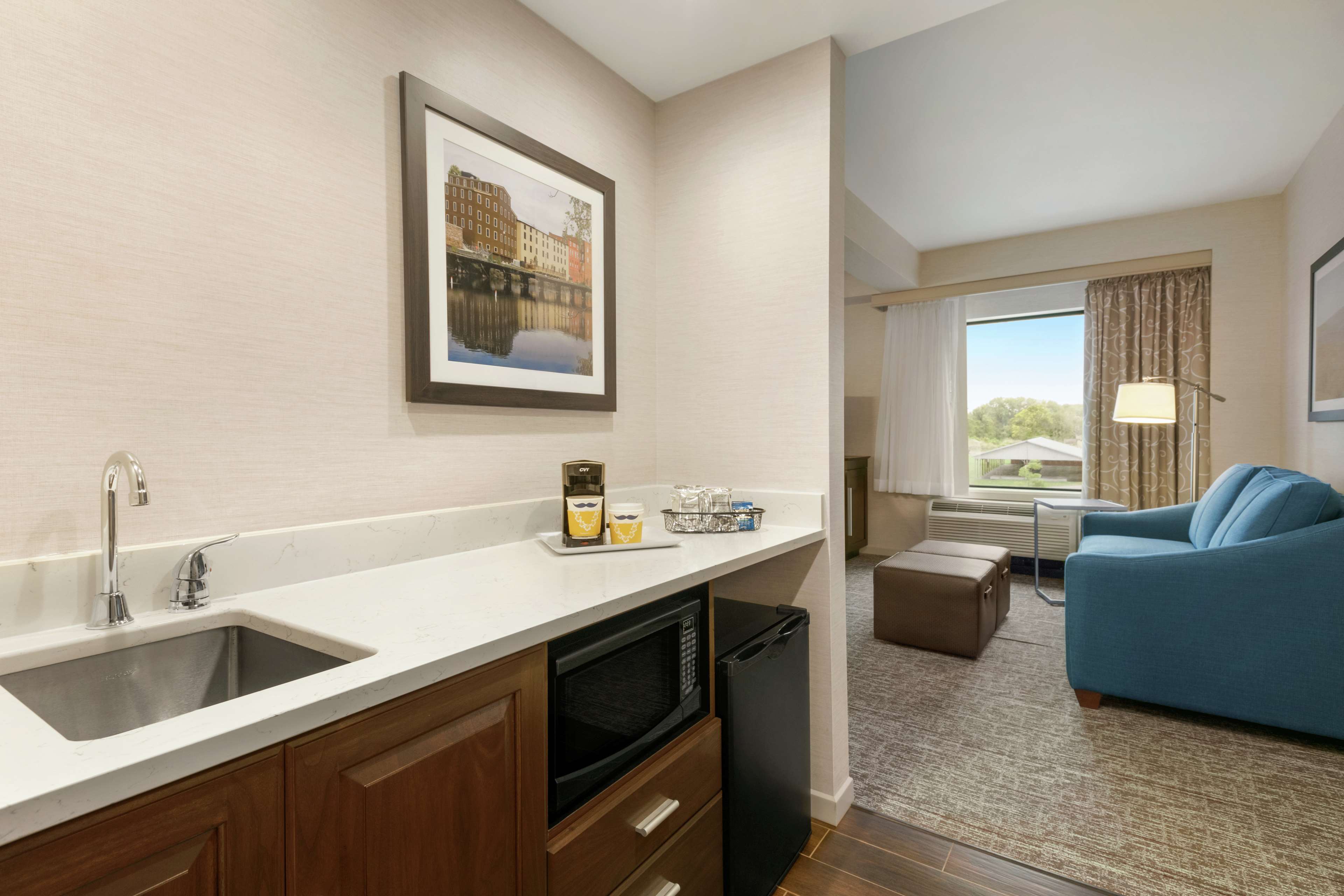 Hampton Inn by Hilton Penn Yan Room Type - 1 KING LAKE VW STDU NS
