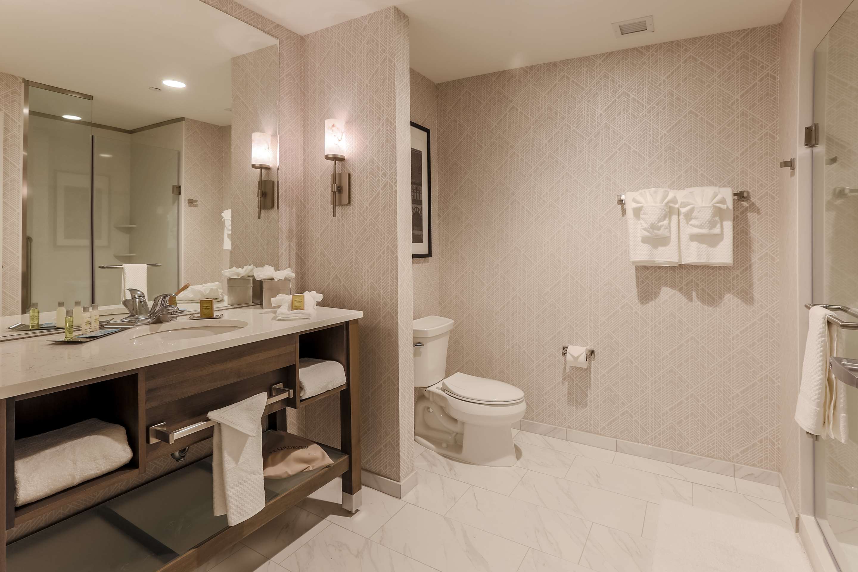 Guest room bath