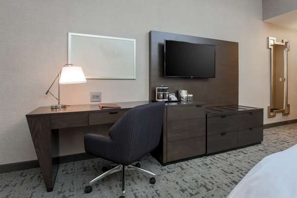  - DoubleTree by Hilton Hotel Downtown Evansville