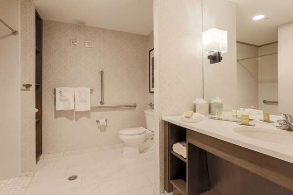  - DoubleTree by Hilton Hotel Downtown Evansville
