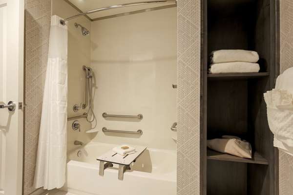  - DoubleTree by Hilton Hotel Downtown Evansville