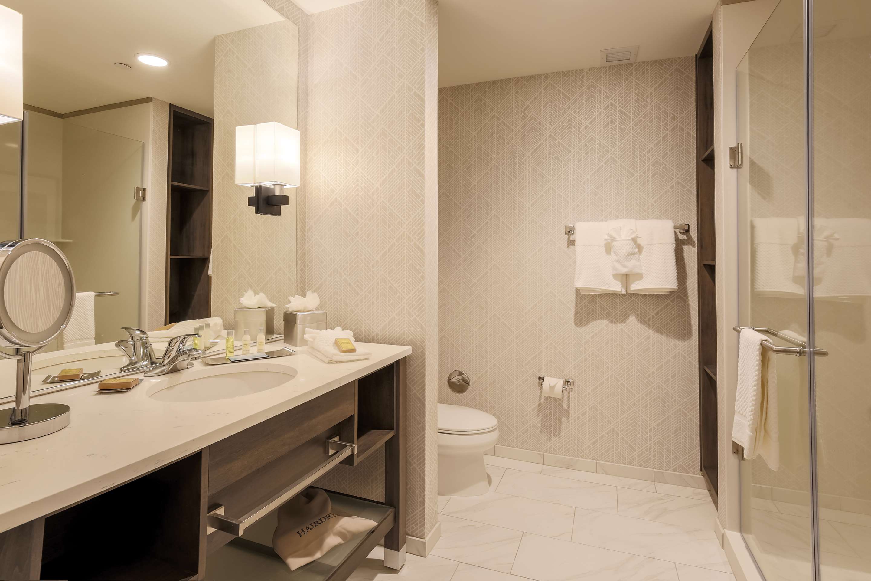 Guest room bath