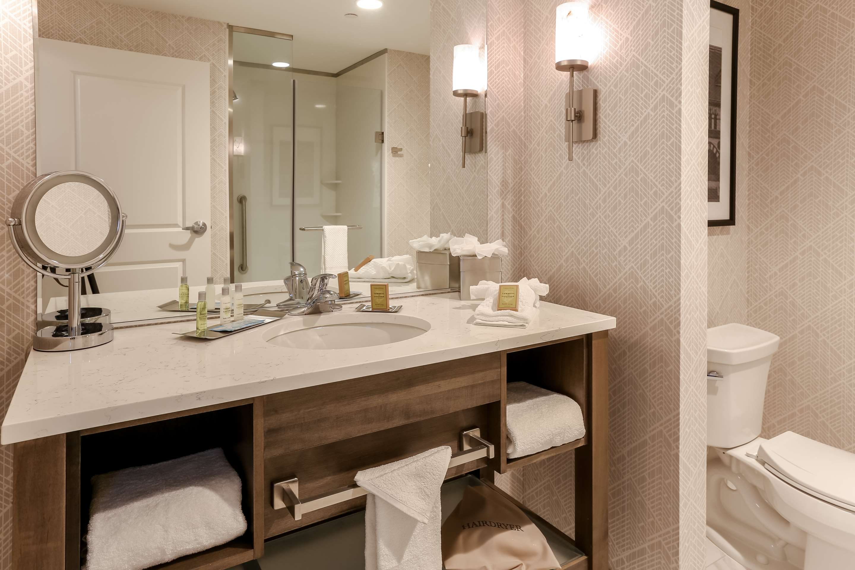 Guest room bath