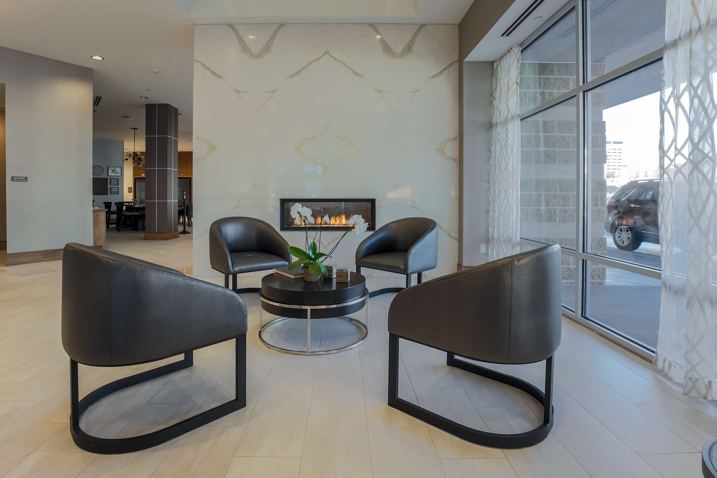 Lobby | DoubleTree by Hilton Evansville