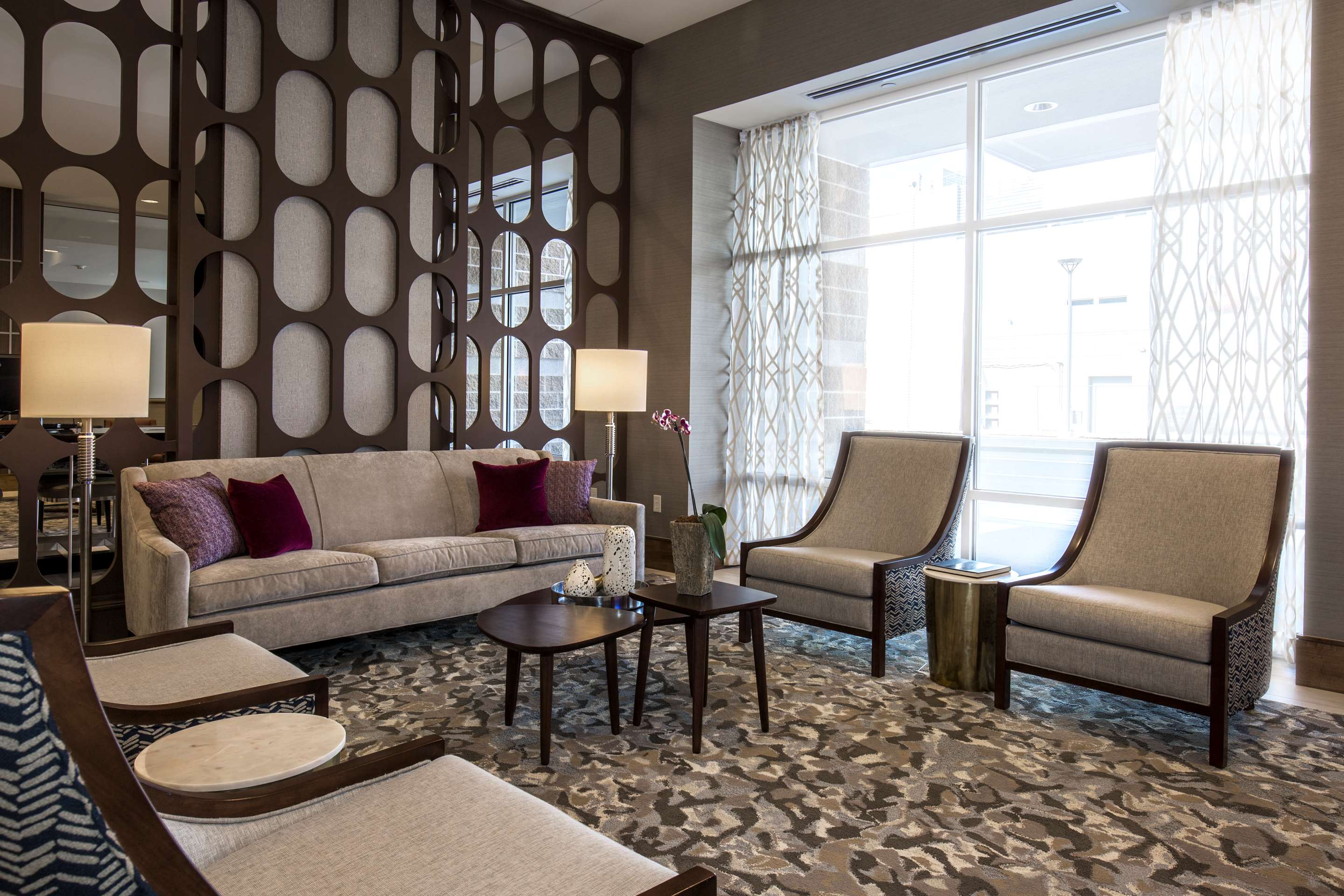 Lobby | DoubleTree by Hilton Evansville